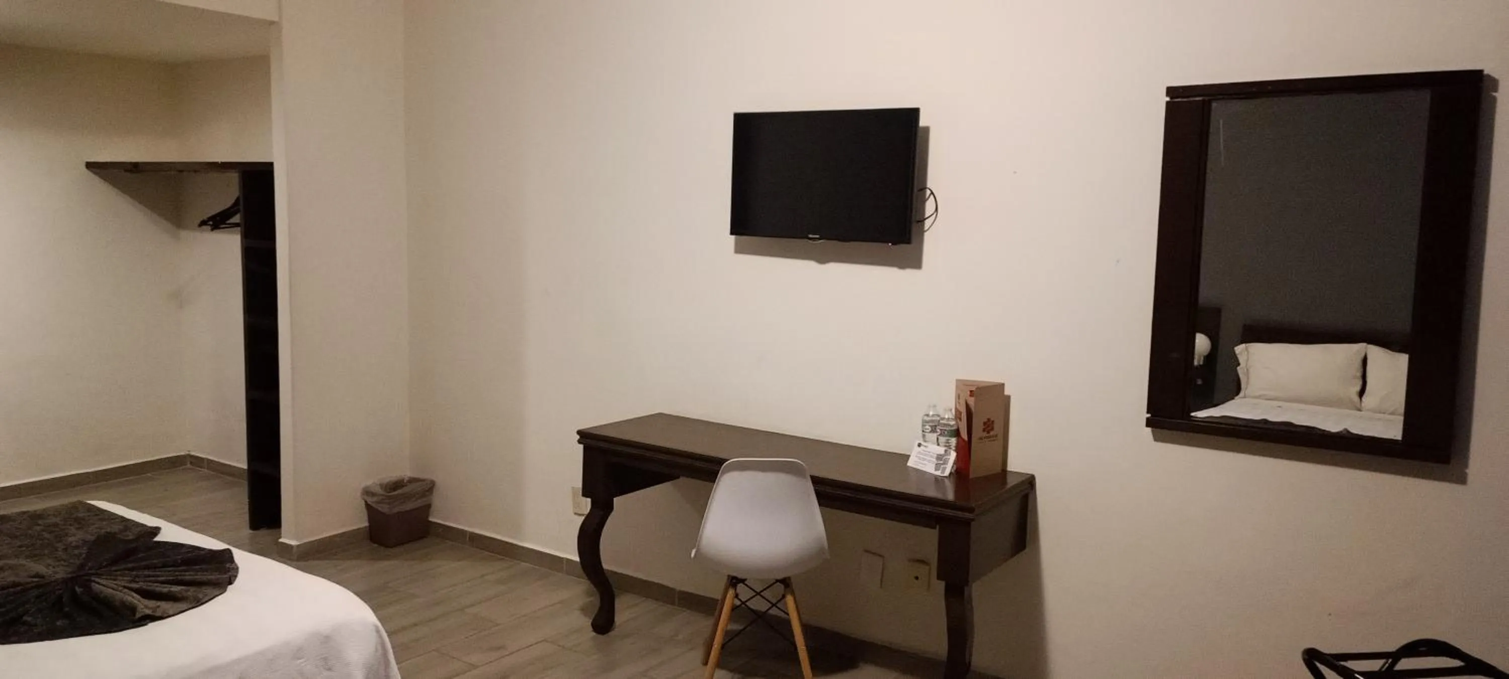 TV and multimedia, Bed in Hotel Las Pergolas