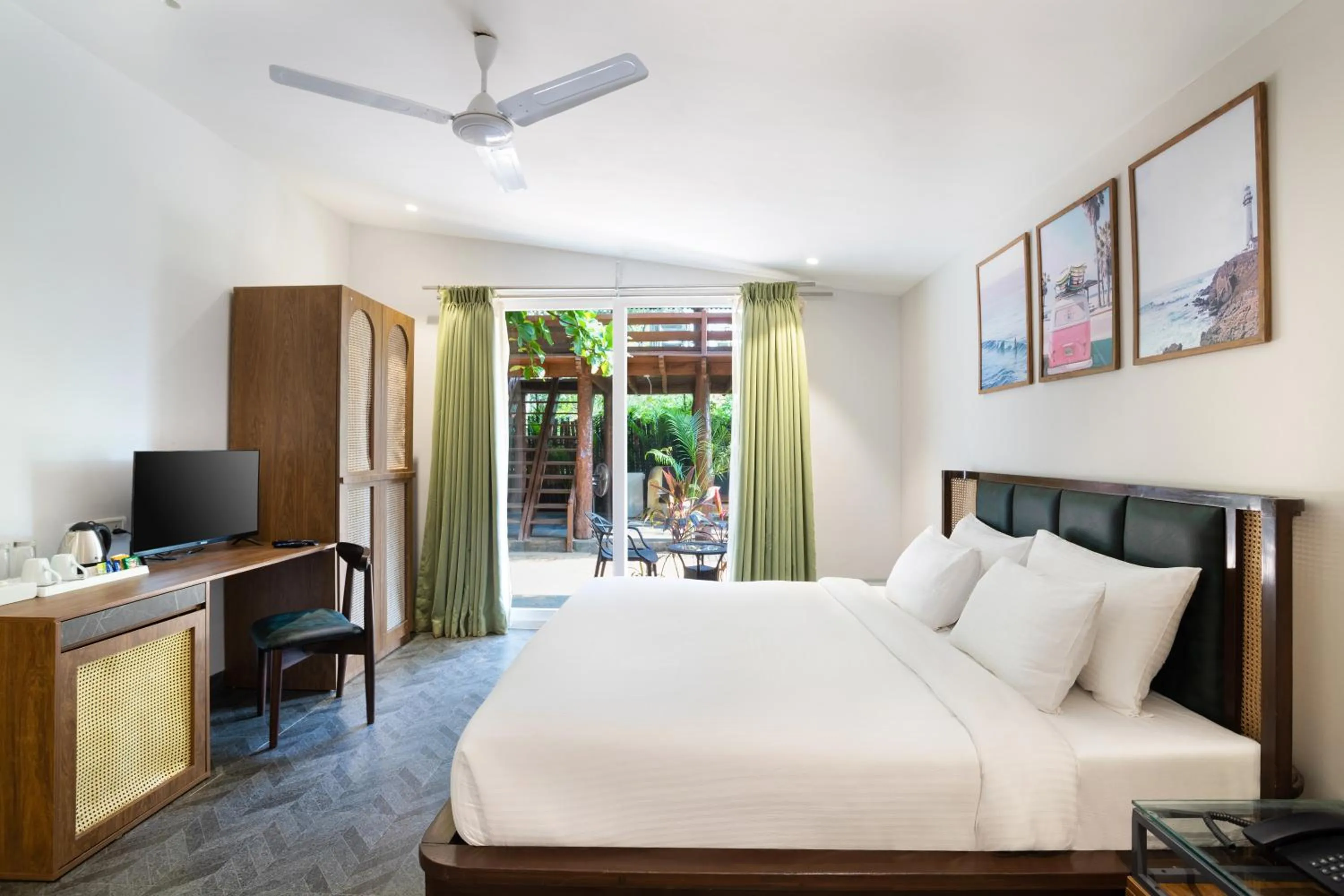 Bed in Sibaya Beach Resort, Morjim