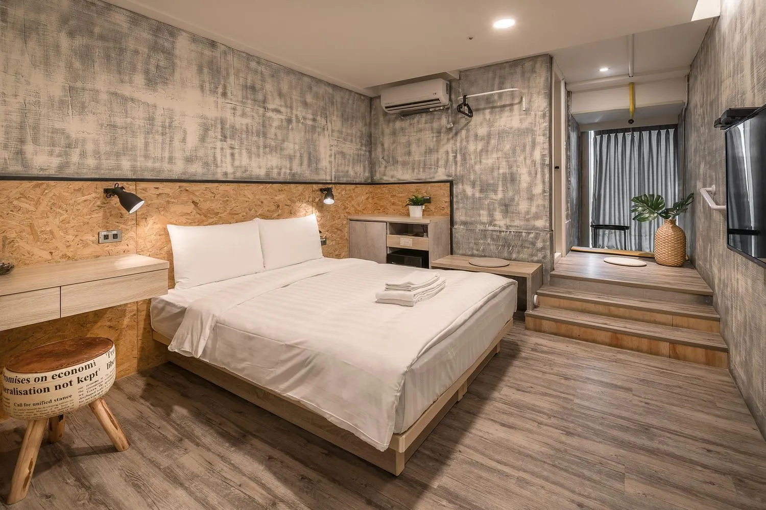 Photo of the whole room, Bed in Tainanwow