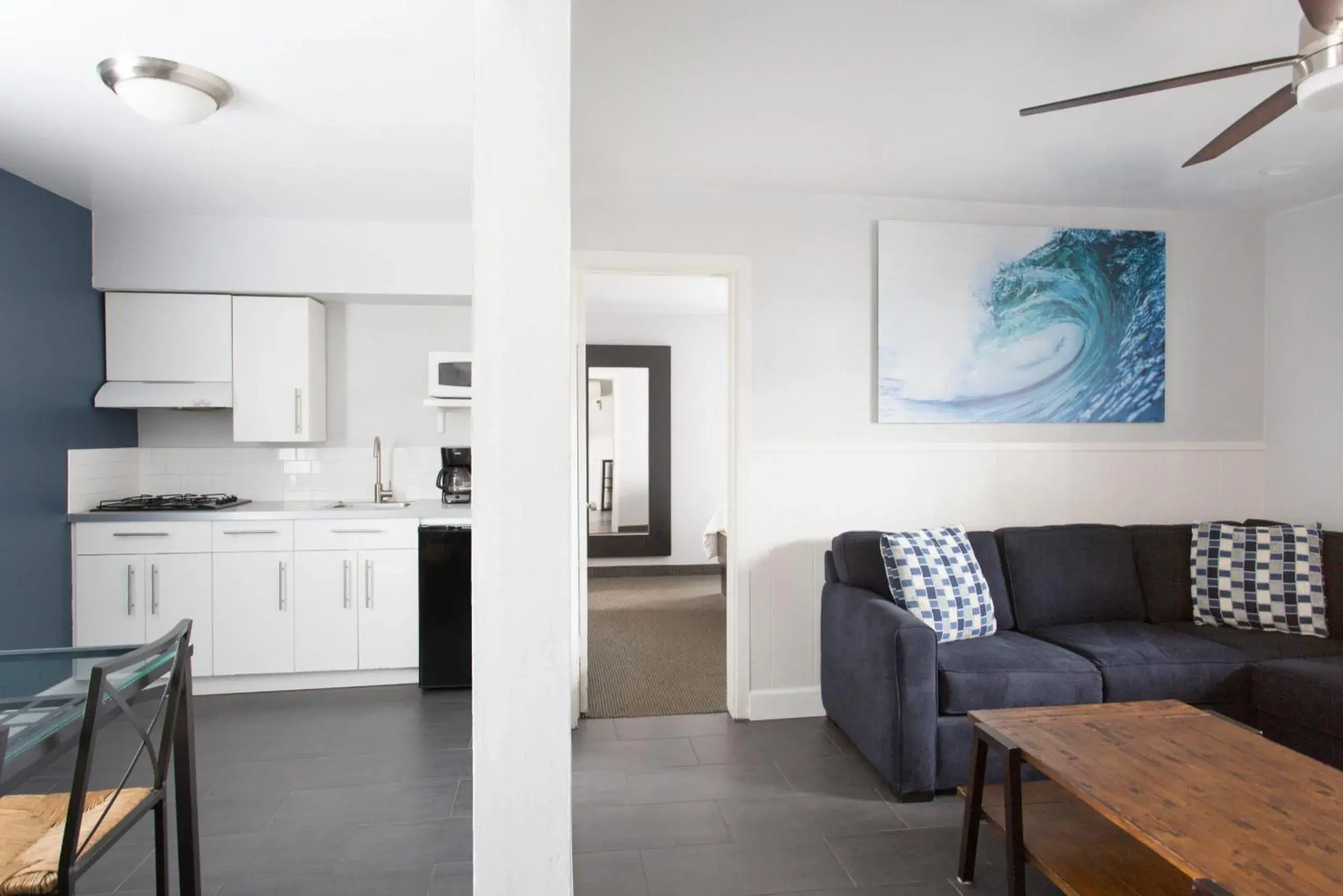 Large One-Bedroom Queen Suite with Kitchen in Beach Haven Large One-Bedroom Queen Suite with Kitchen in Beach Haven