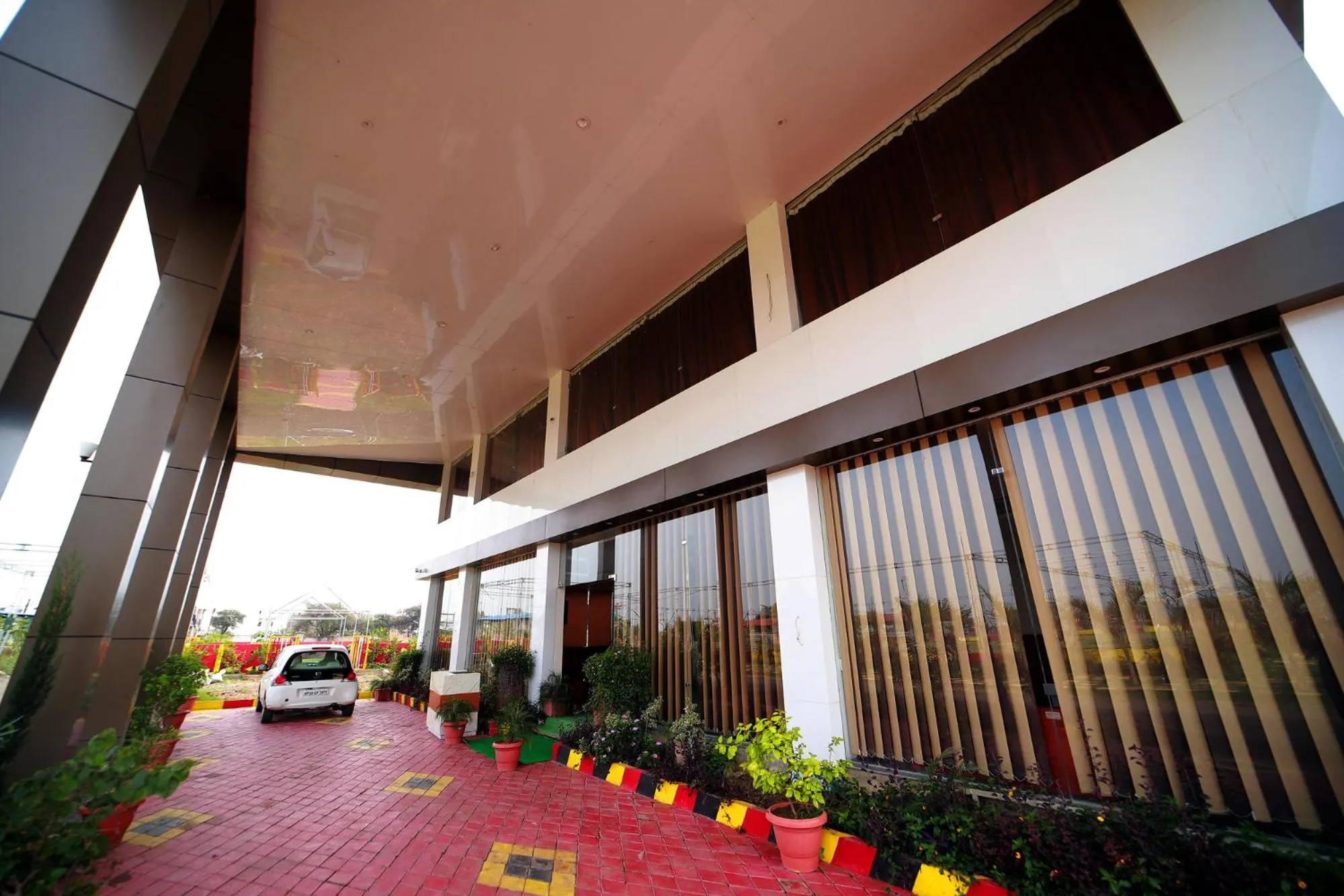Facade/entrance in The Grand Jabalpur