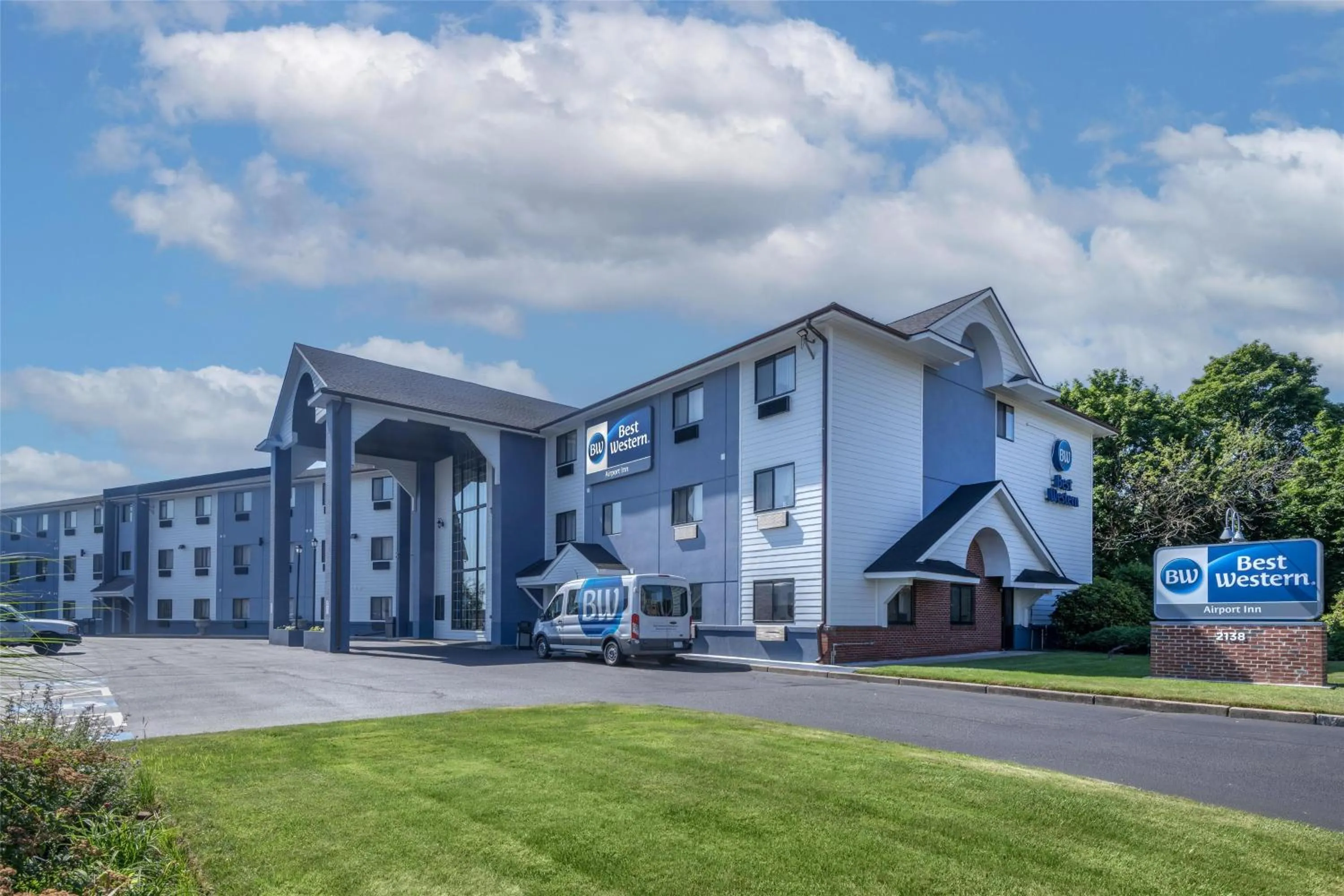 Property building in Best Western Providence Warwick Airport Inn