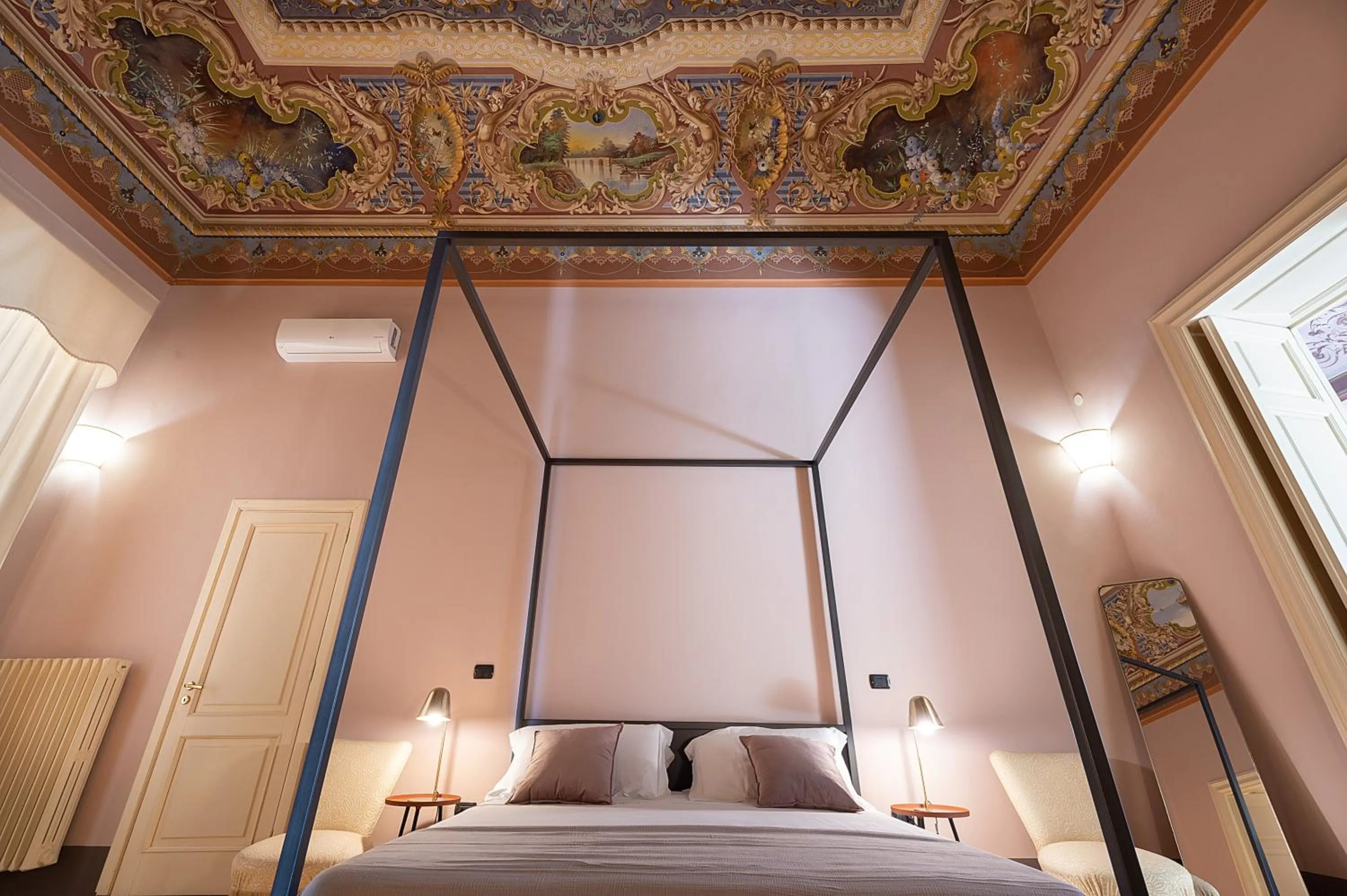 Photo of the whole room, Bed in Palazzo Francesco Grassi