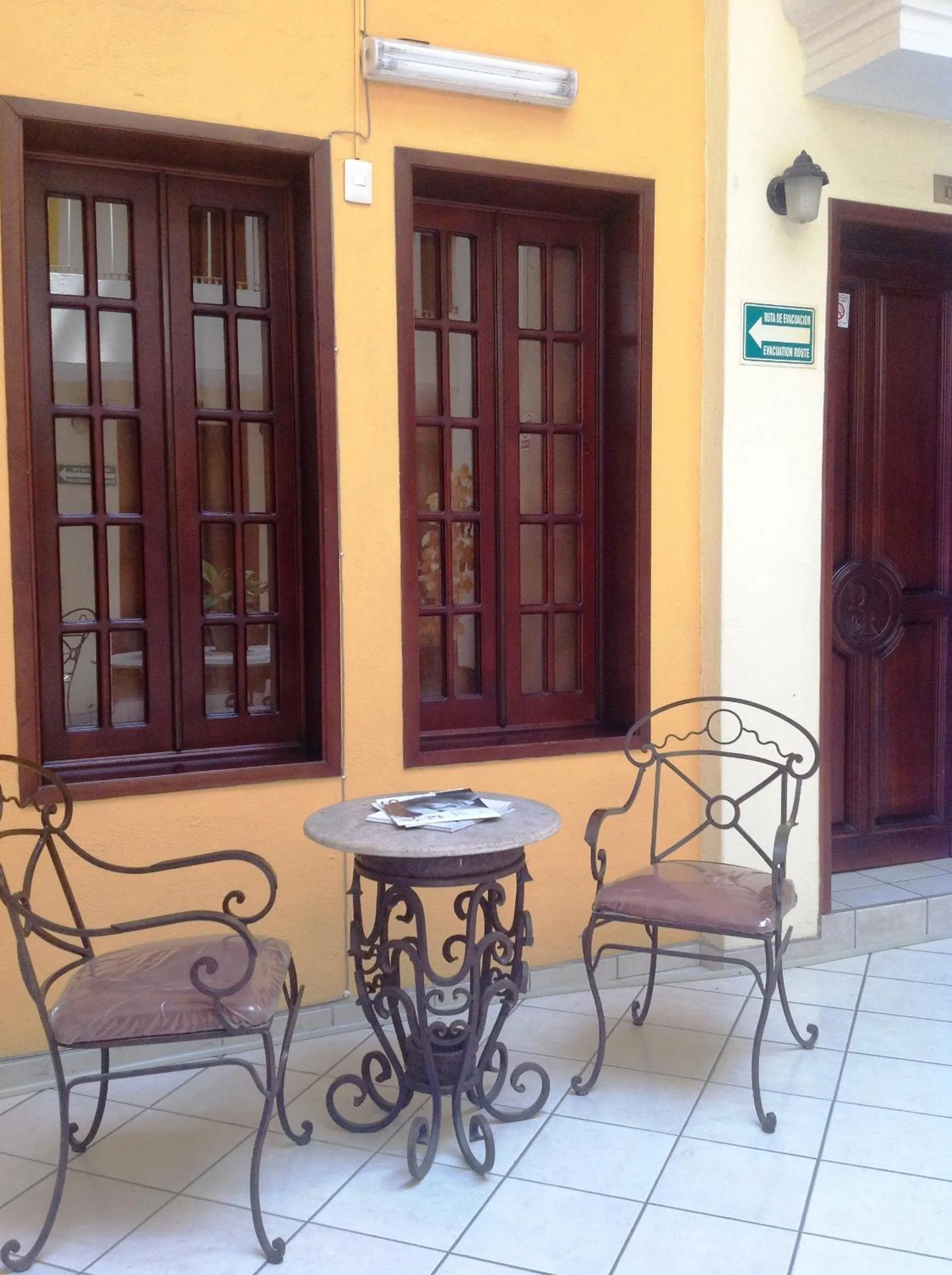 Seating area in Plaza Jardin