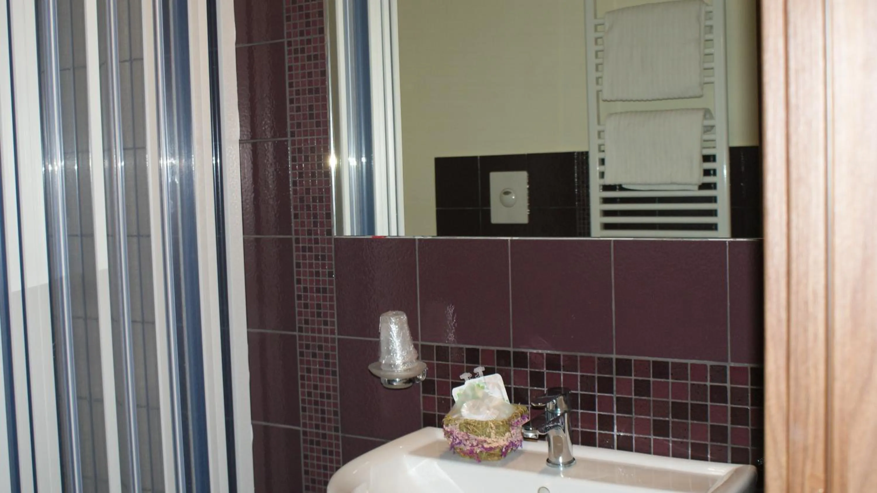 Bathroom in Mimí Hotel