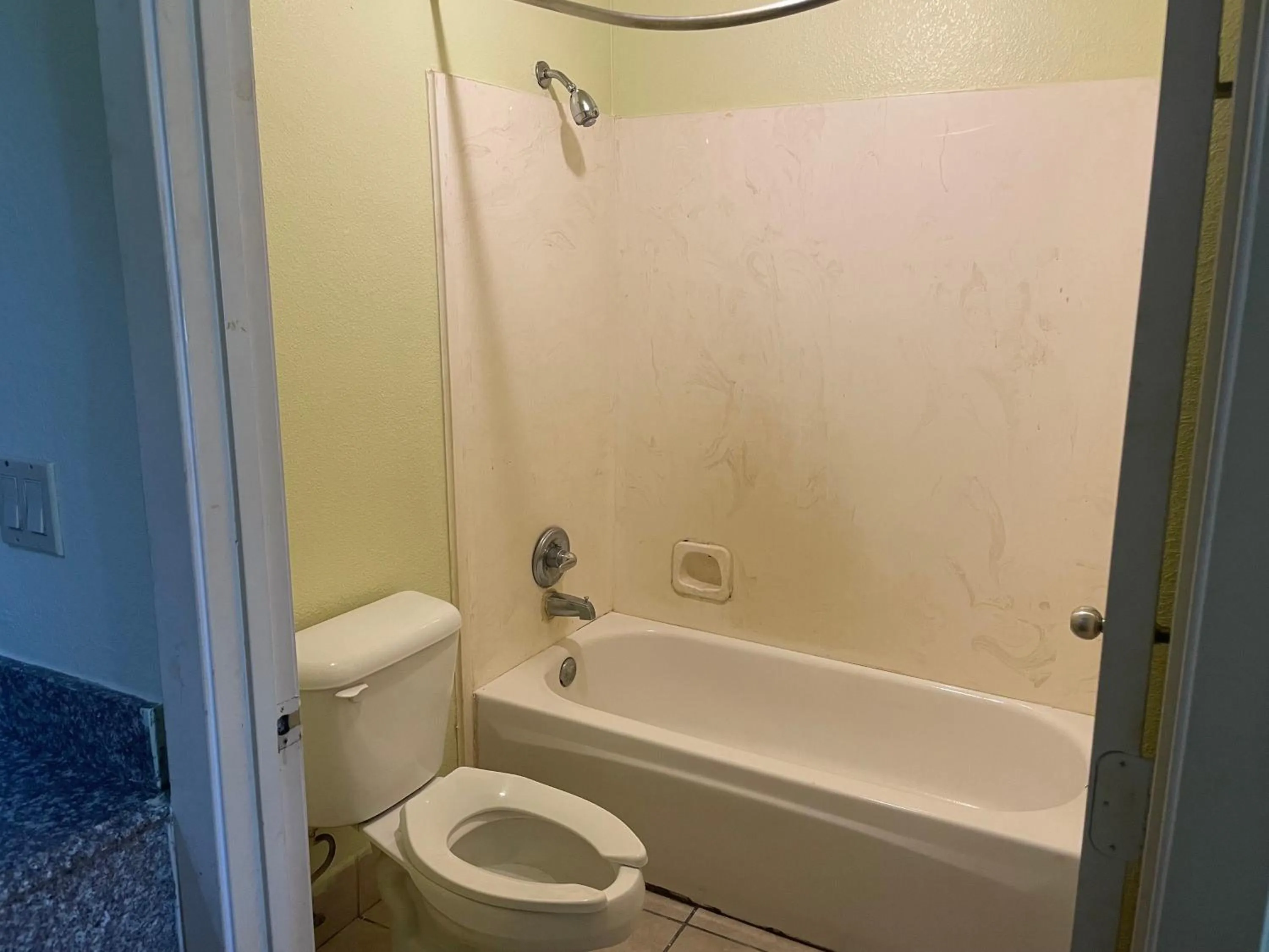 Bathroom in Mustang inn