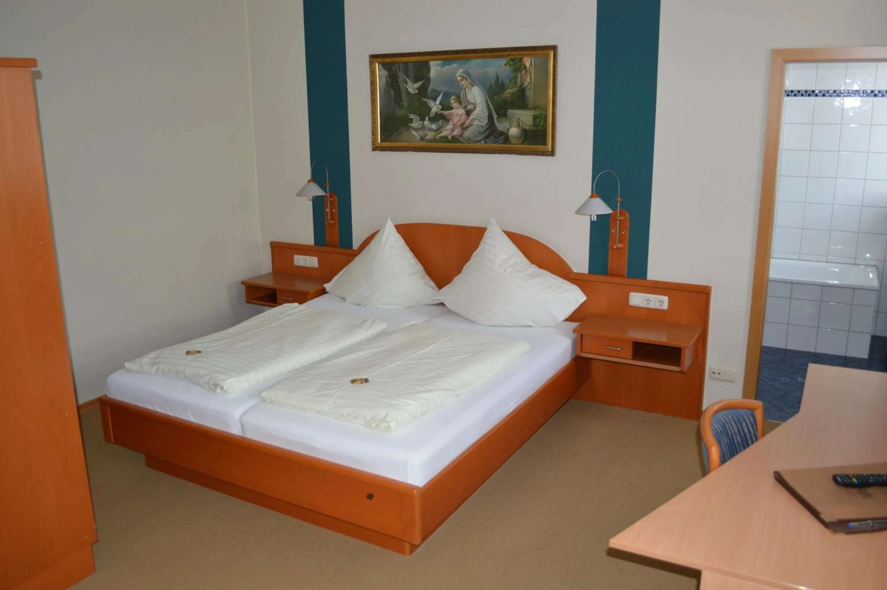 Photo of the whole room, Bed in Hotel Daimerwirt