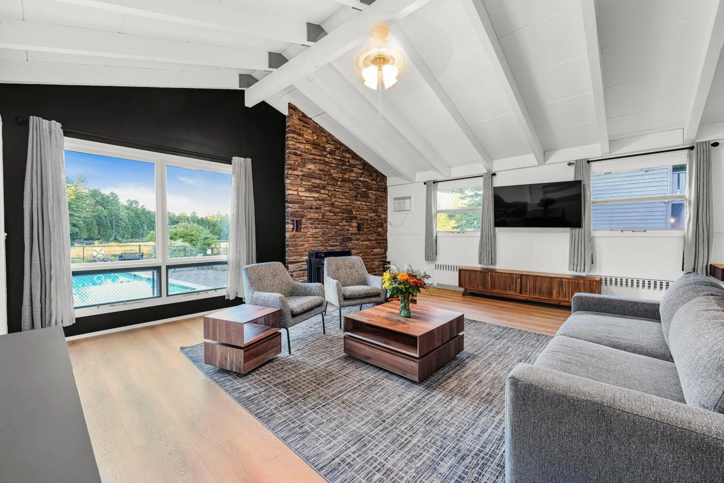 Deluxe King Suite in Placid Bay Hotel Deluxe King Suite in Placid Bay Hotel