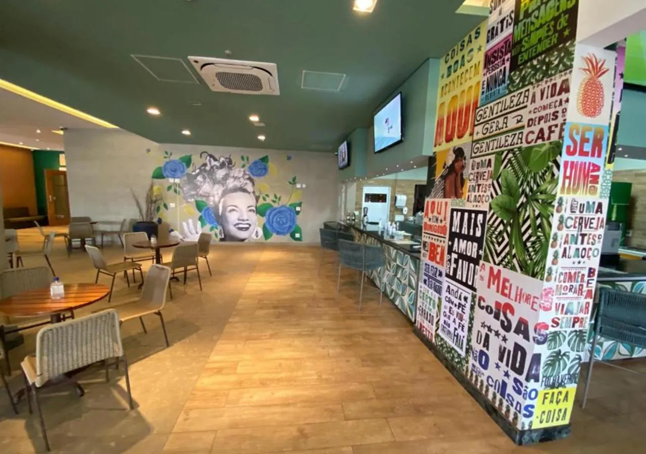 Restaurant/places to eat in Hot Beach Suites