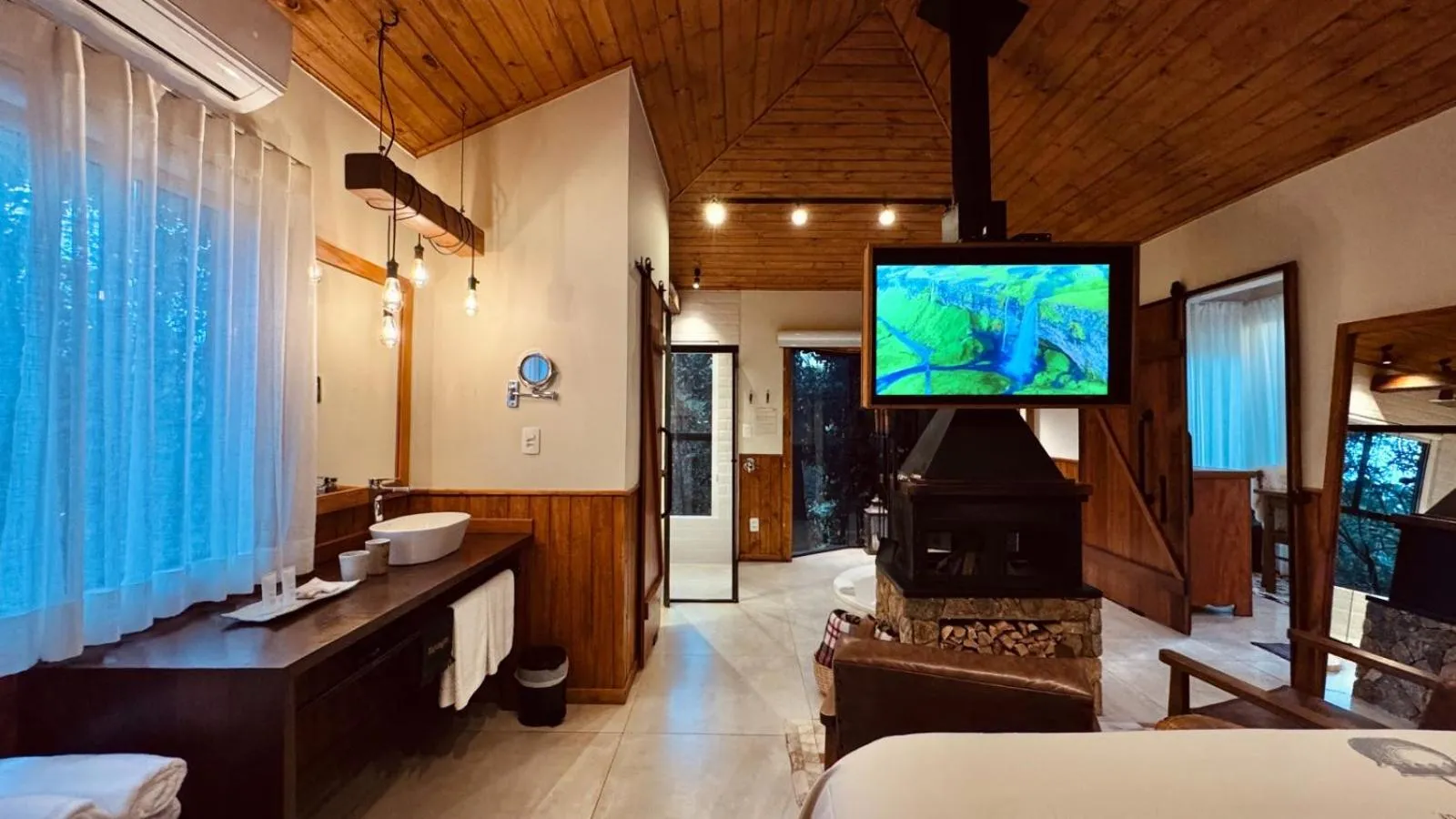 Photo of the whole room, Bed in Estalagem Serra de Minas em Monte Verde