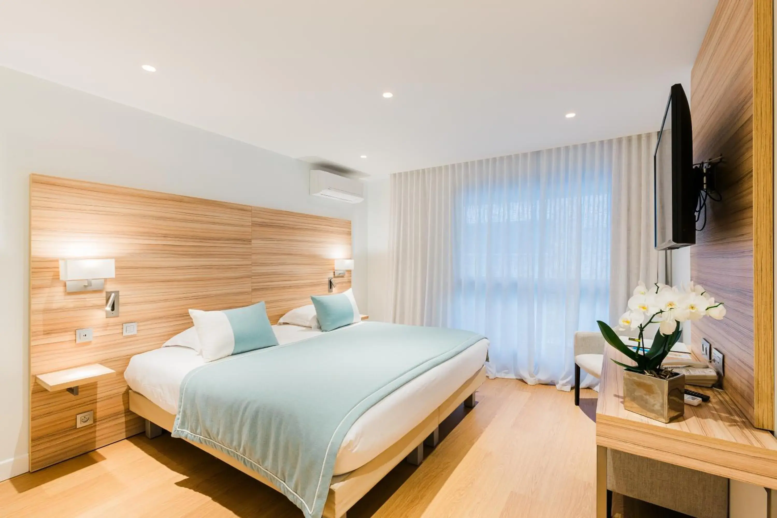 Classic Double Room in Hôtel Hélios Classic Double Room in Hôtel Hélios