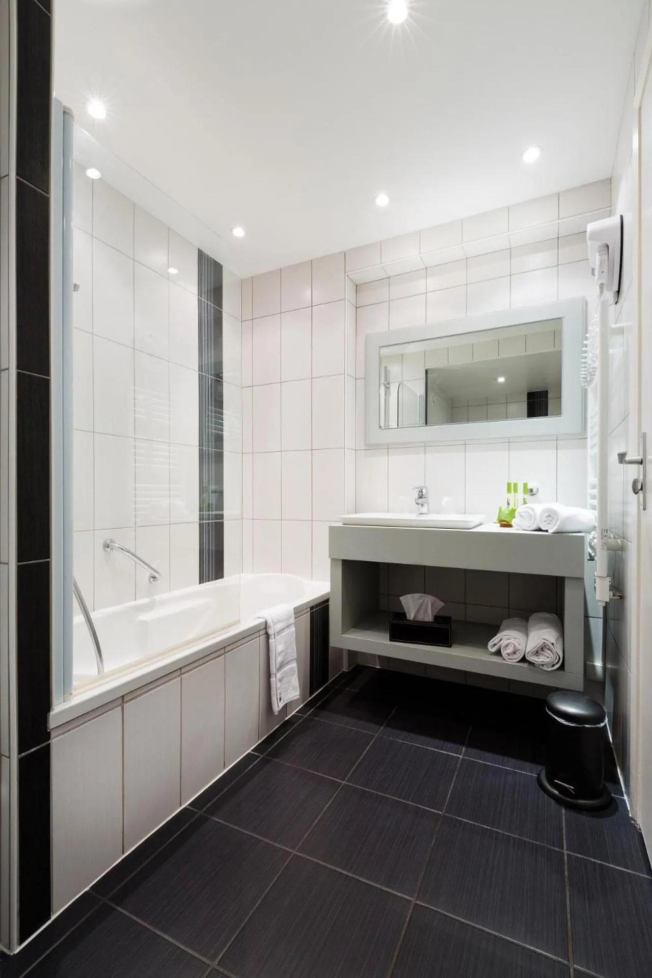 Bathroom in Hôtel Hélios