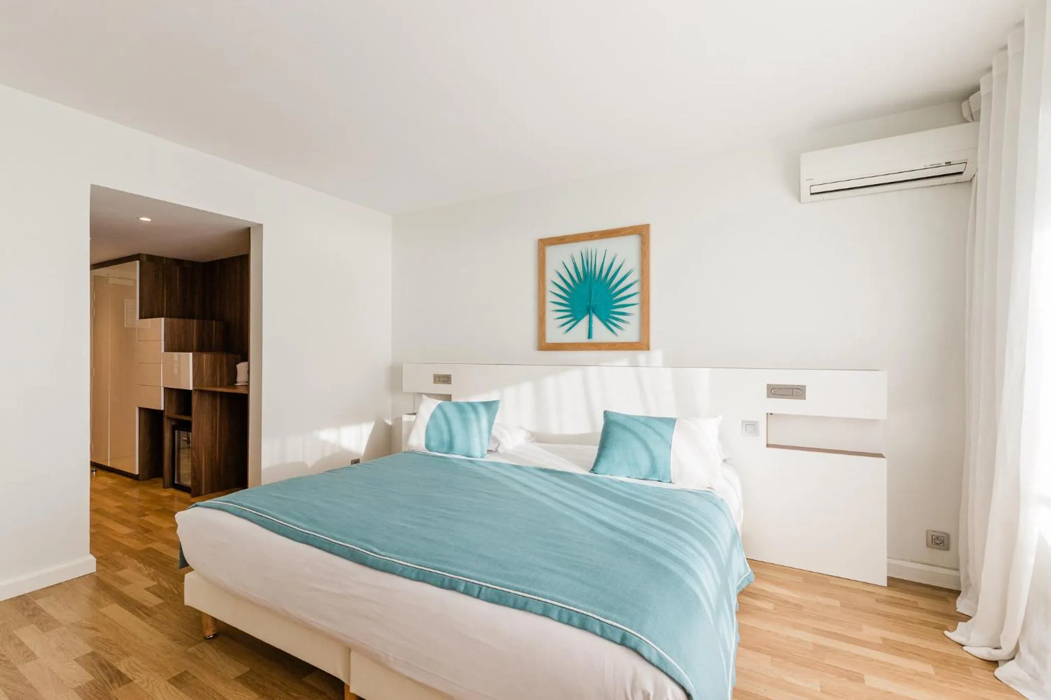 Photo of the whole room, Bed in Hôtel Hélios