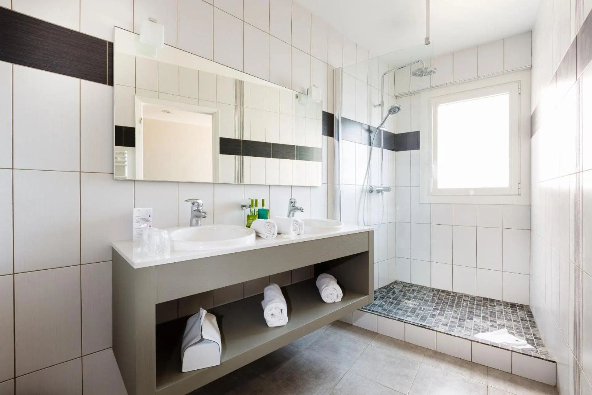 Bathroom in Hôtel Hélios