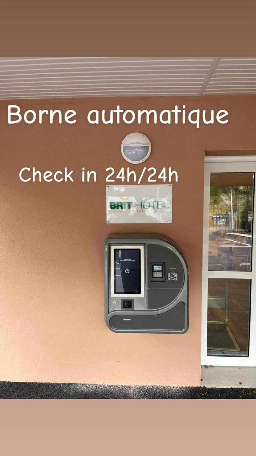 vending machine in Brit Hotel Essentiel Millau