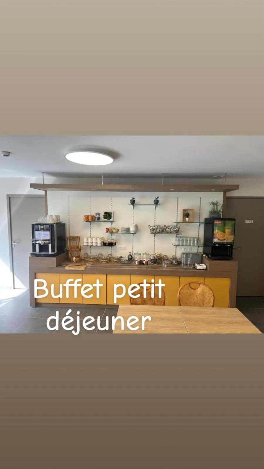 Breakfast in Brit Hotel Essentiel Millau