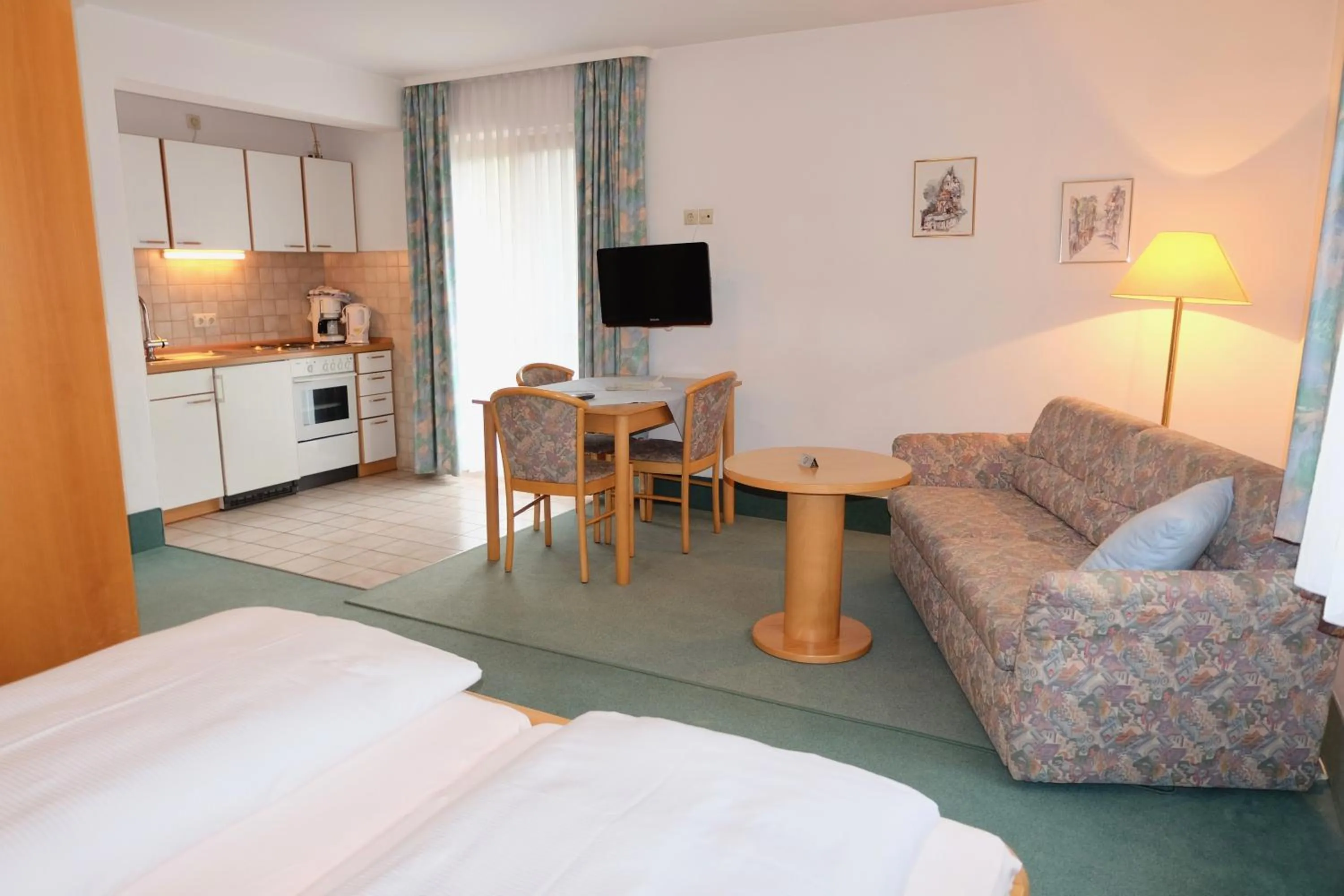 Kitchen or kitchenette, Bed in Gästehaus Biedermann