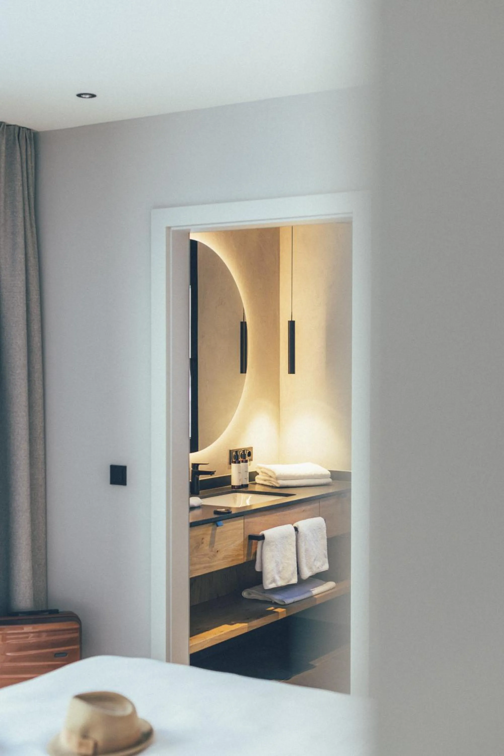 Bathroom, Bed in DAS GERLOS - Boutique Hotel