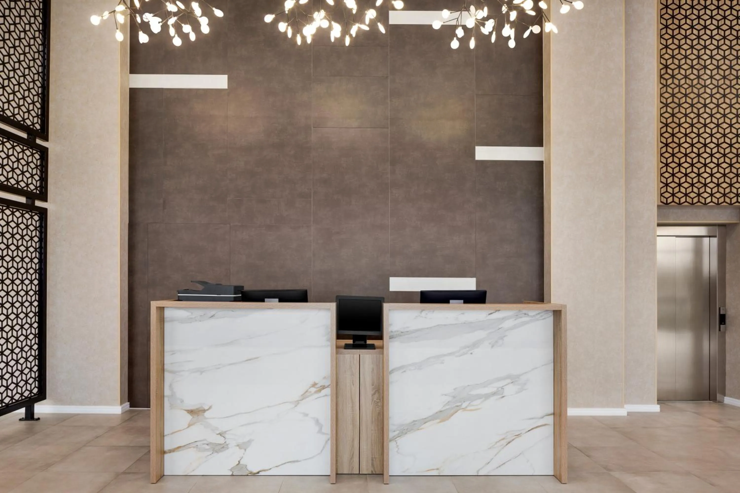 Lobby or reception in Ramada by Wyndham Targu Jiu
