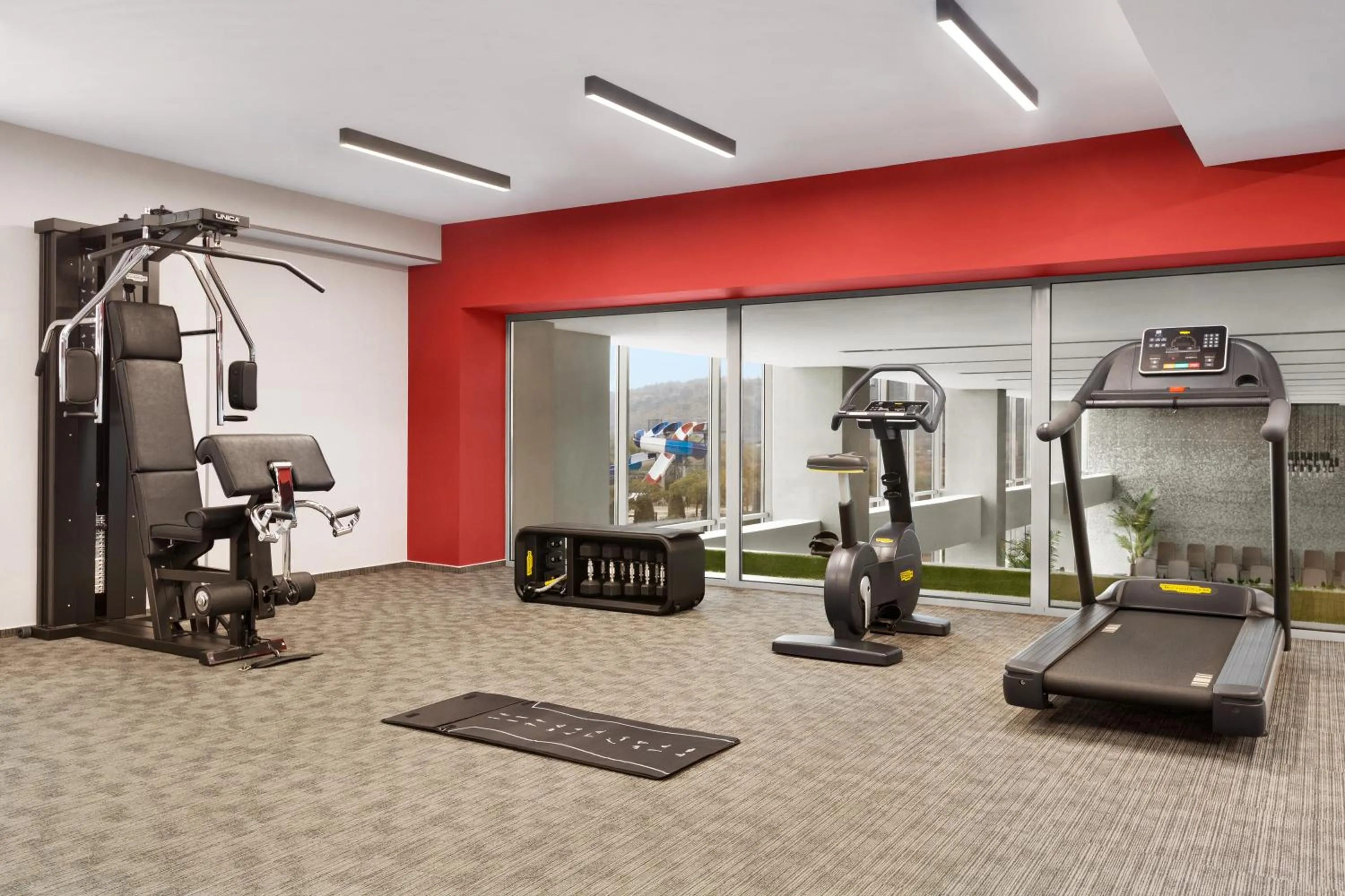 Fitness centre/facilities in Ramada by Wyndham Targu Jiu
