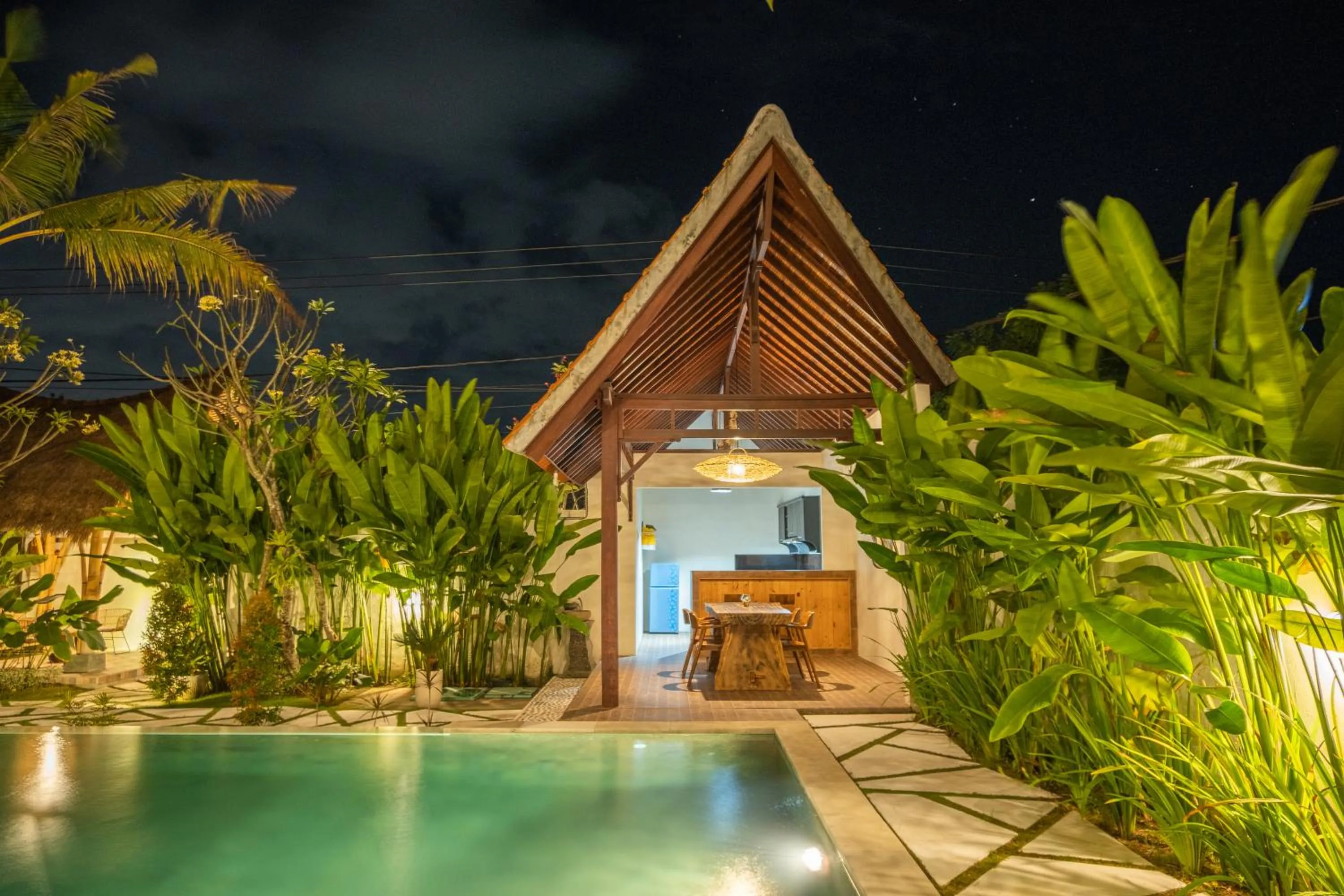 Swimming pool in Mupu Jana G.House Keramas