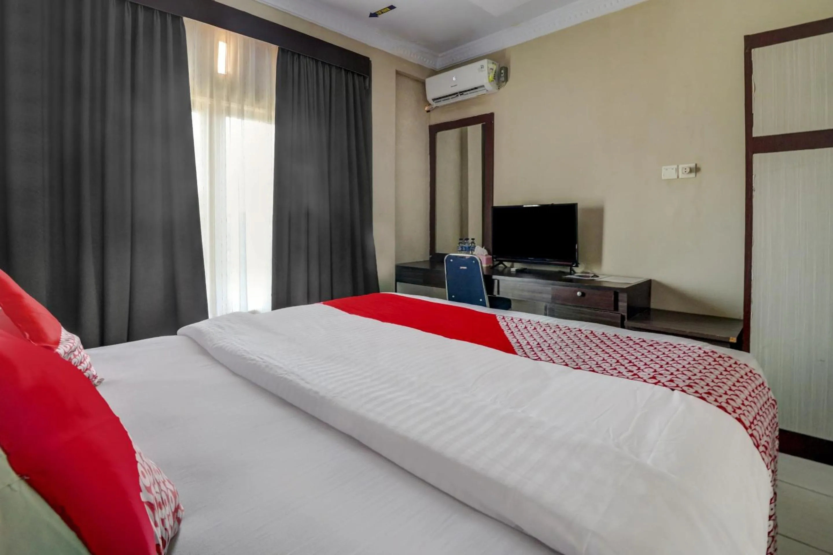 Bedroom in Collection O 90564 Hotel Merangin Syariah