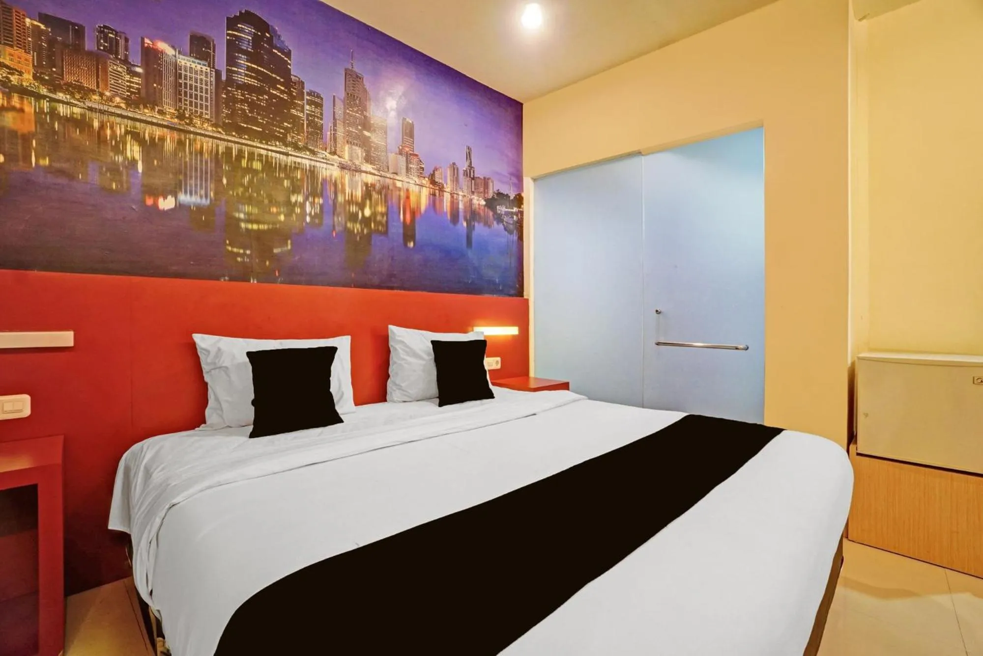 Bedroom, Bed in Townhouse Oak Malang near ITN Malang formerly Fariz Hotel Singosari