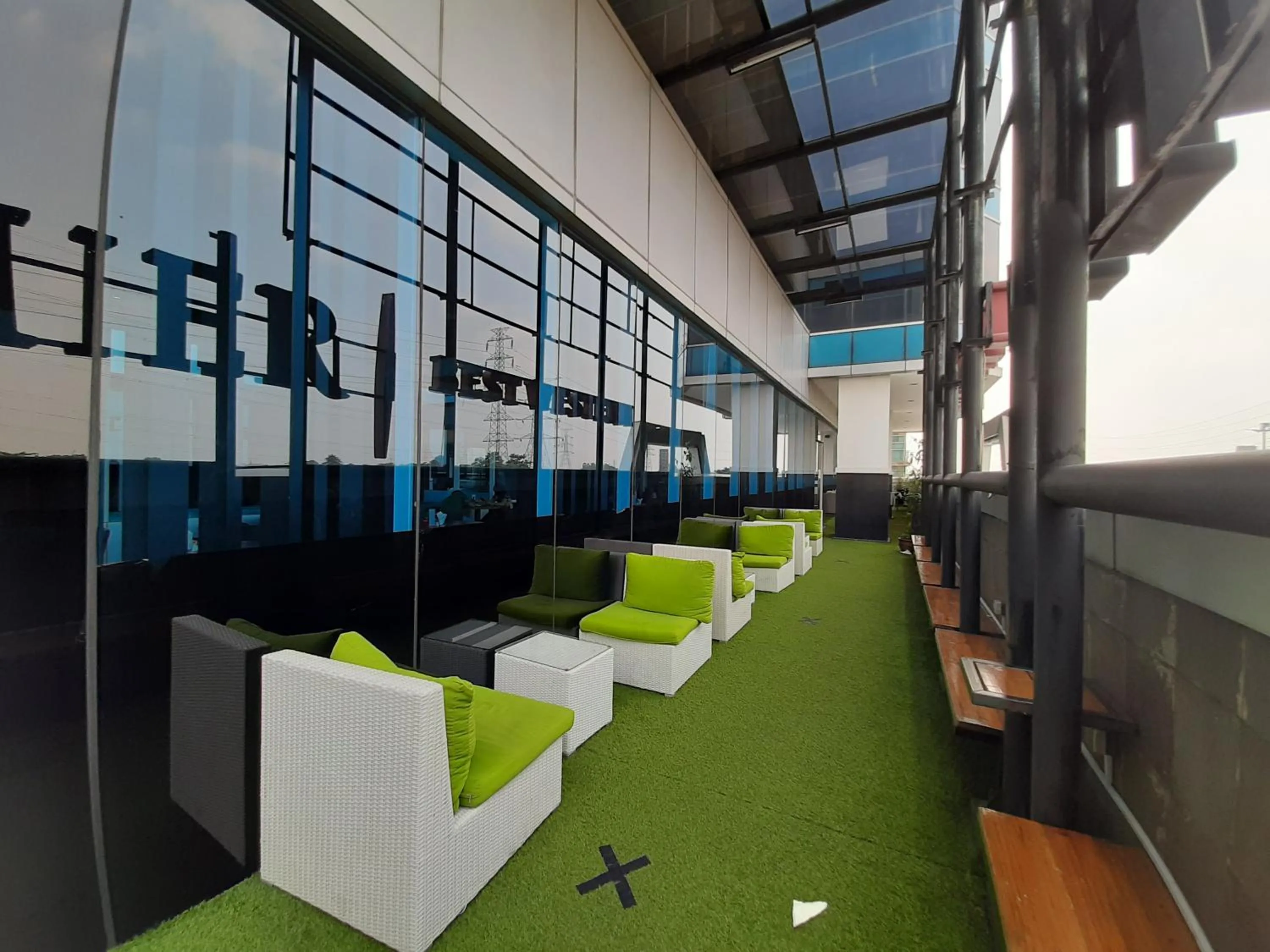 Restaurant/places to eat in Cozy Tamansari Hive Cawang by Bonzela Property