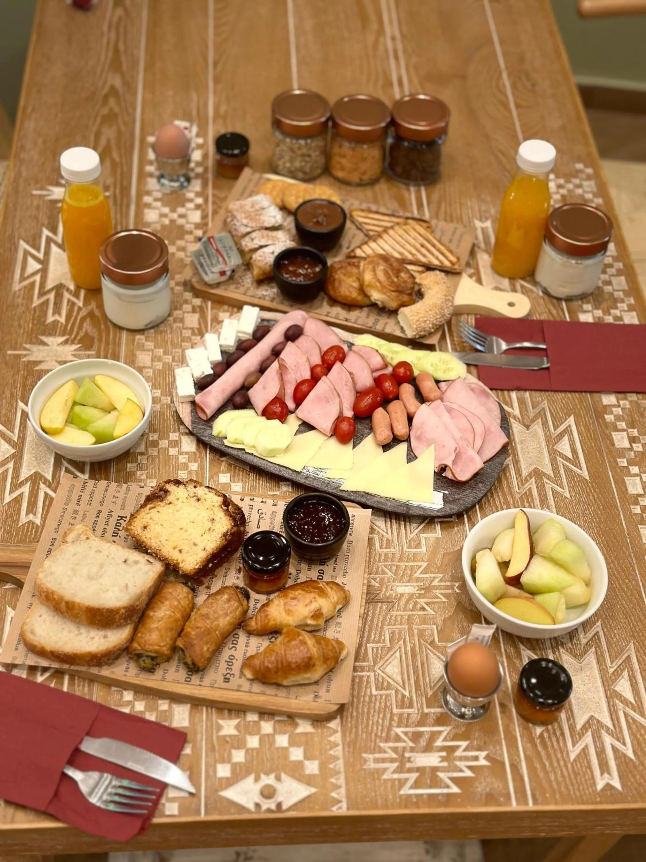 Restaurant/places to eat in The Maroon Bottle Luxury Suites