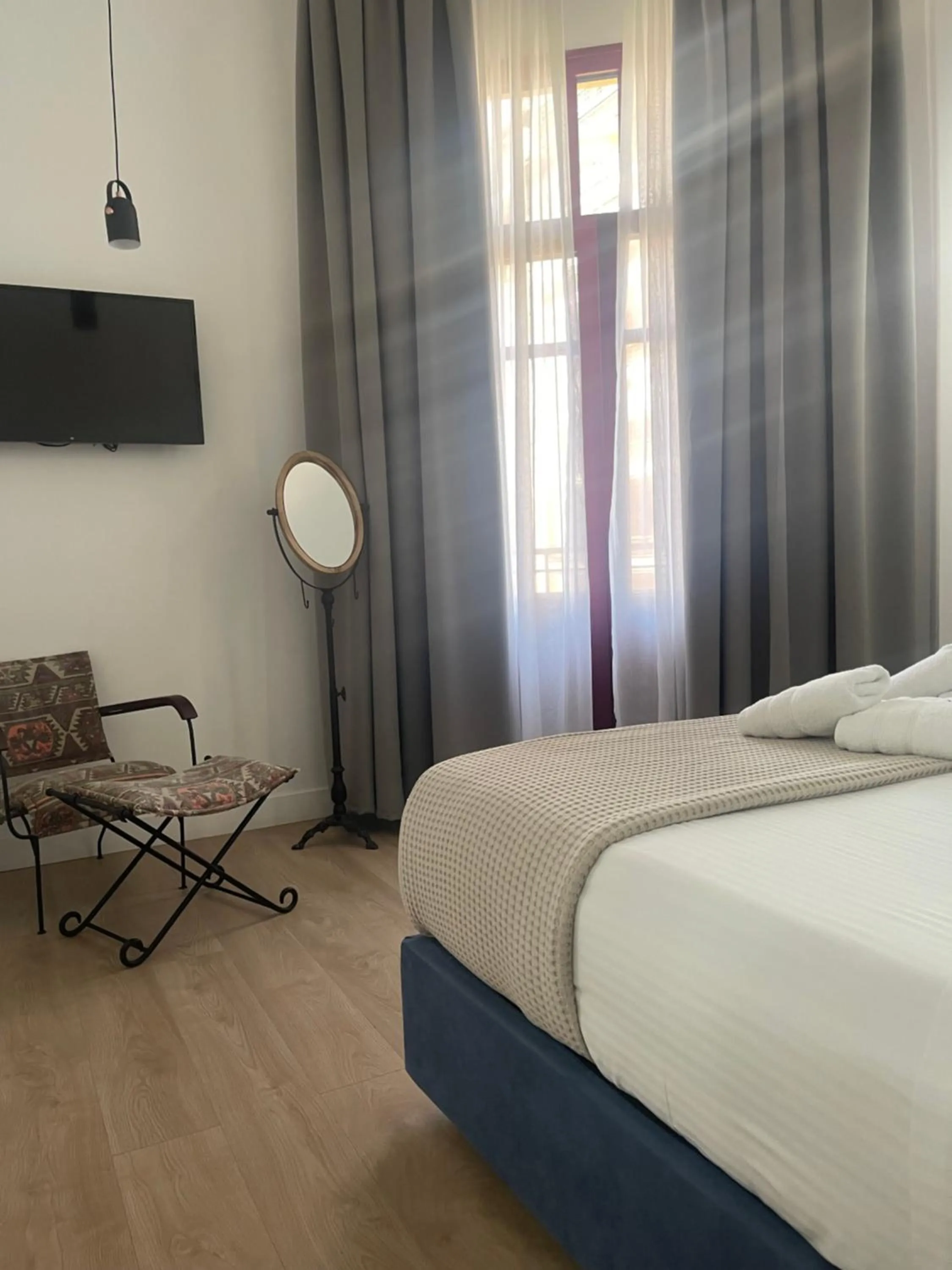 Communal lounge/ TV room, Bed in The Maroon Bottle Luxury Suites