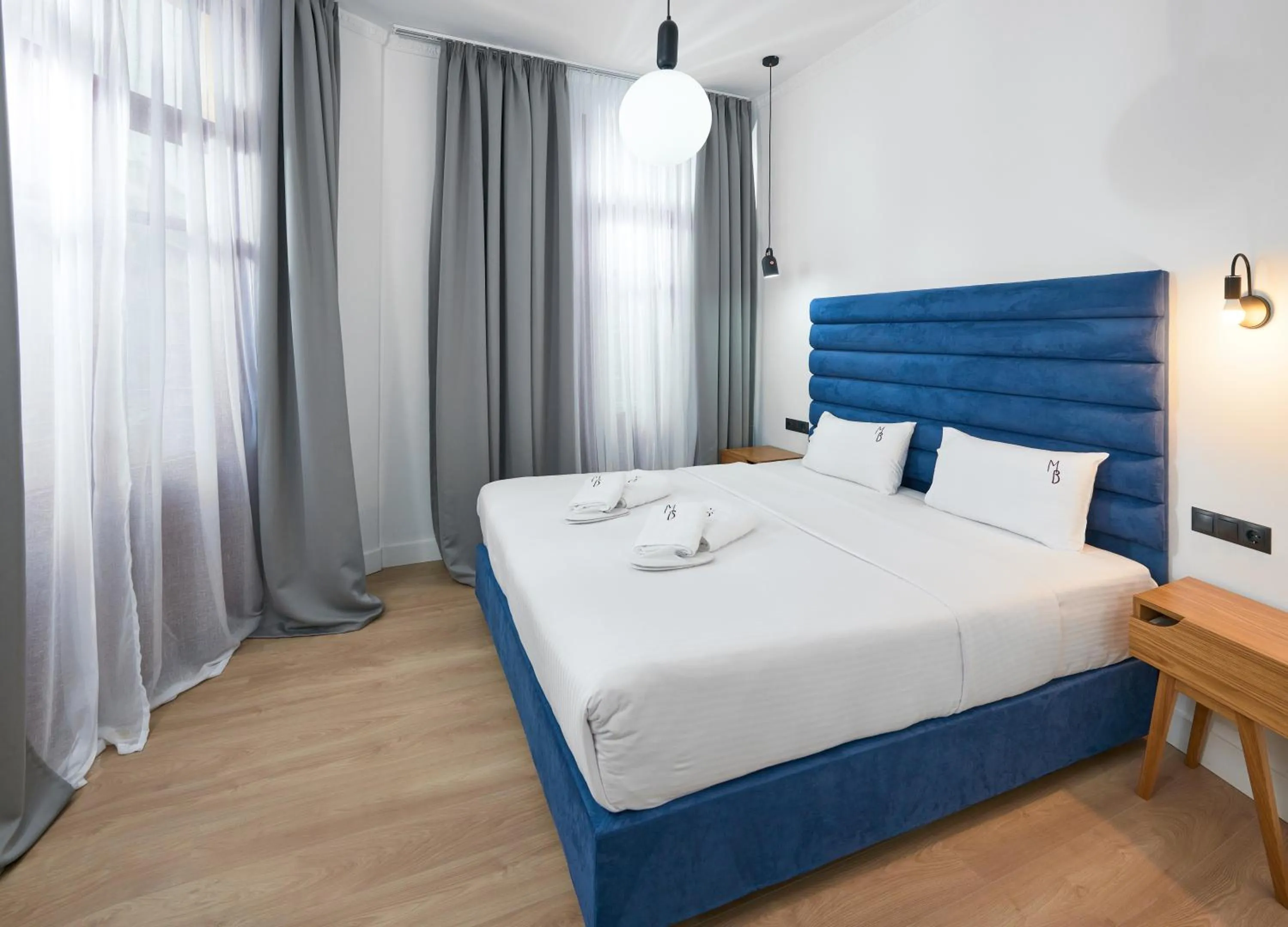 Restaurant/places to eat, Bed in The Maroon Bottle Luxury Suites