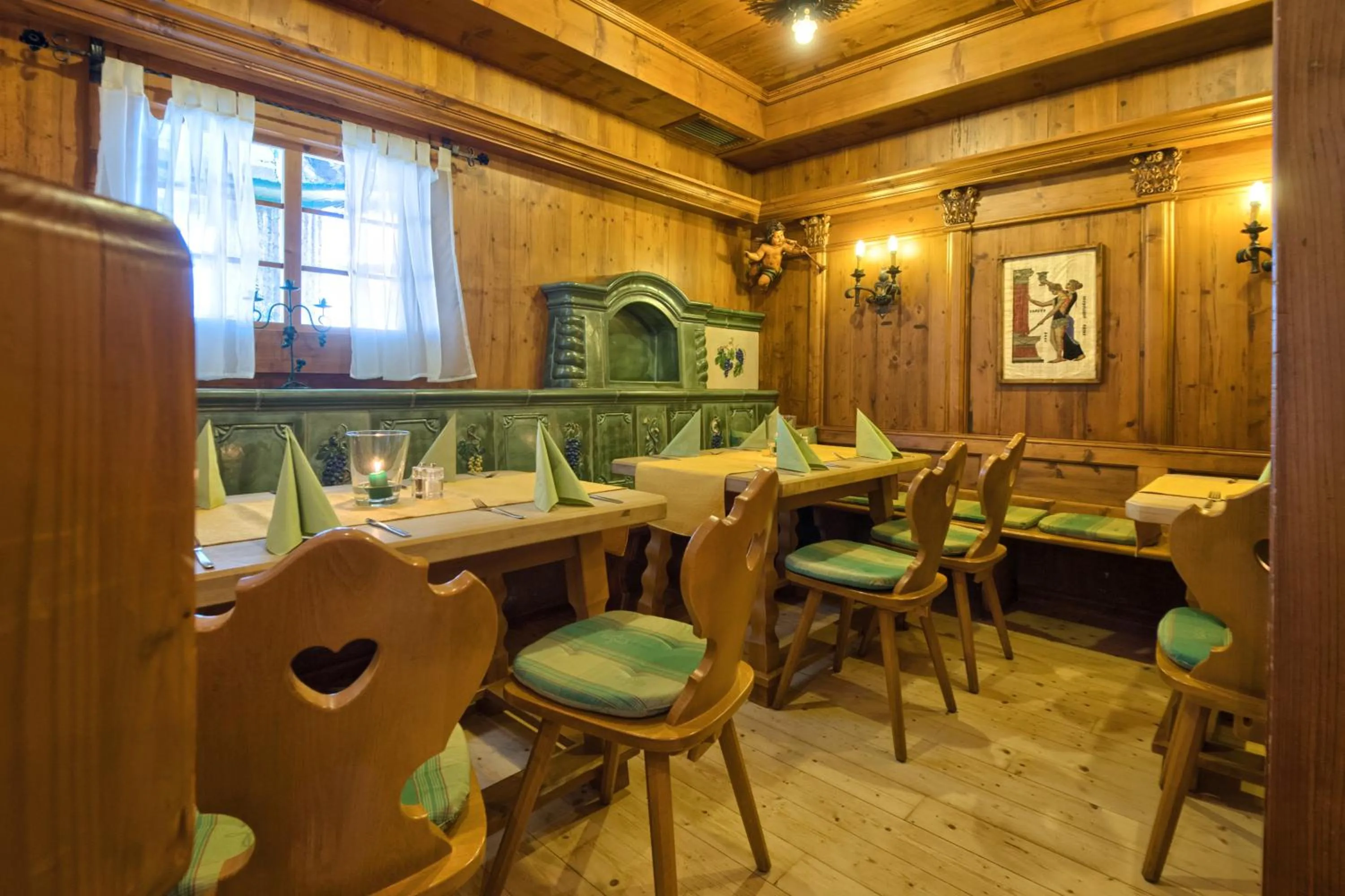 Restaurant/places to eat in Hotel Mythos