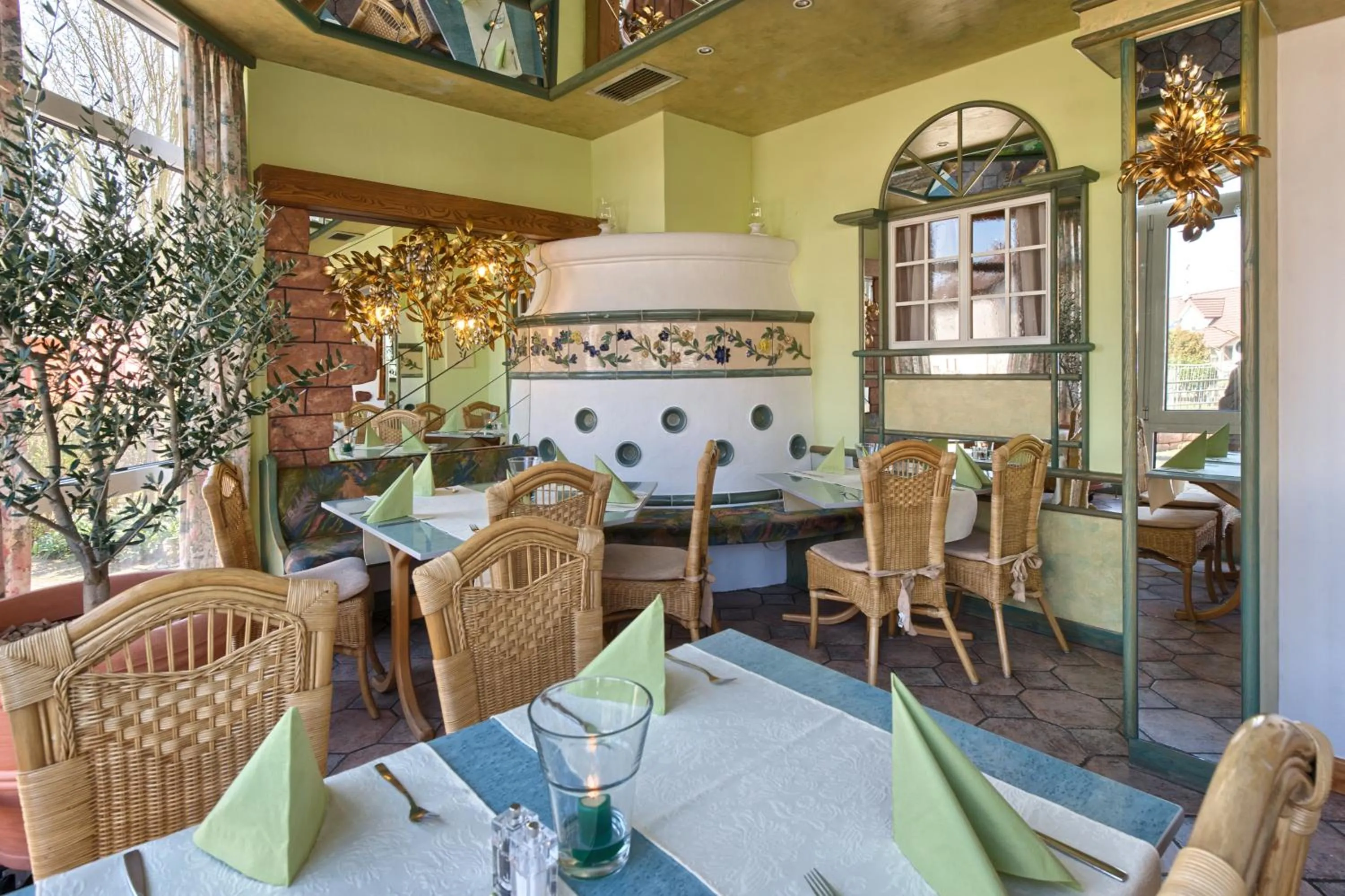 Restaurant/places to eat in Hotel Mythos