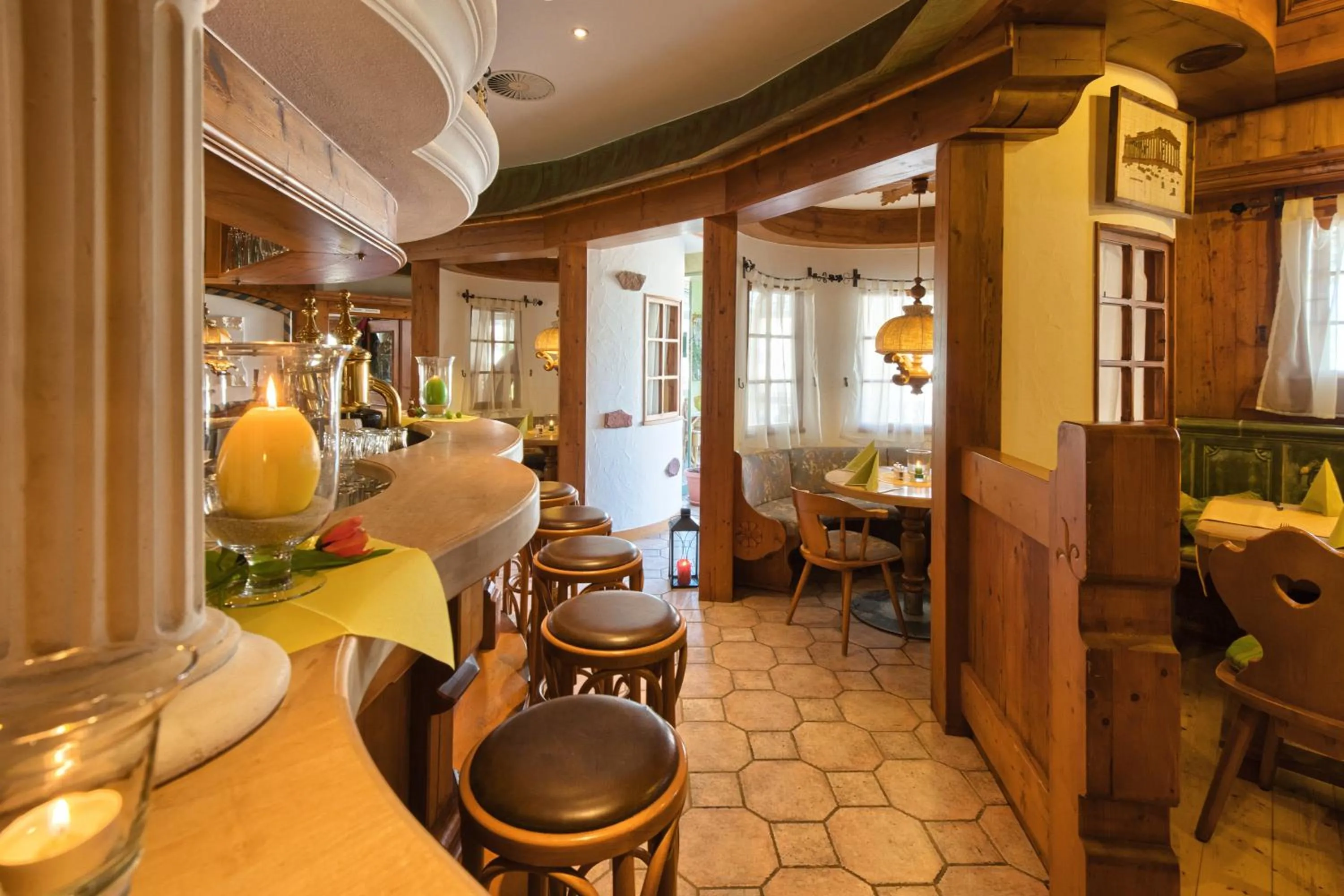 Restaurant/places to eat in Hotel Mythos