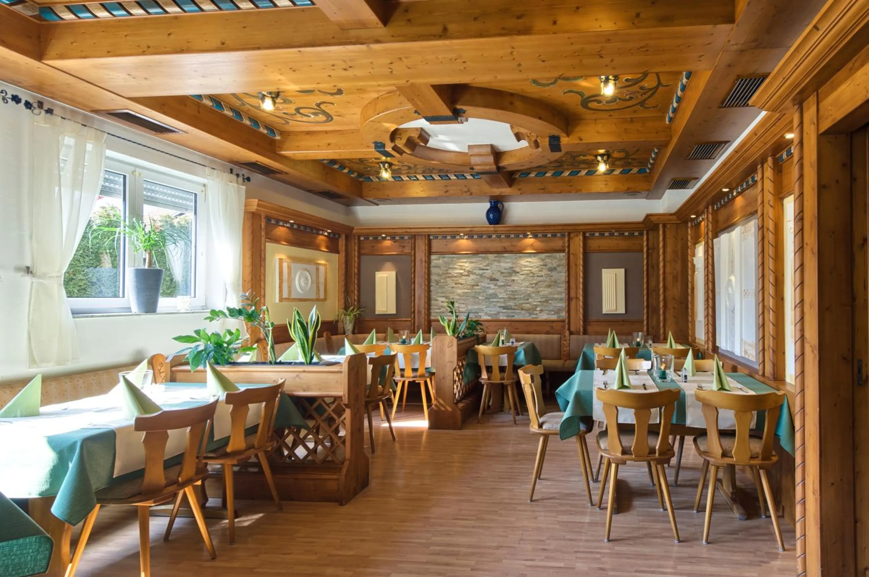 Restaurant/places to eat in Hotel Mythos