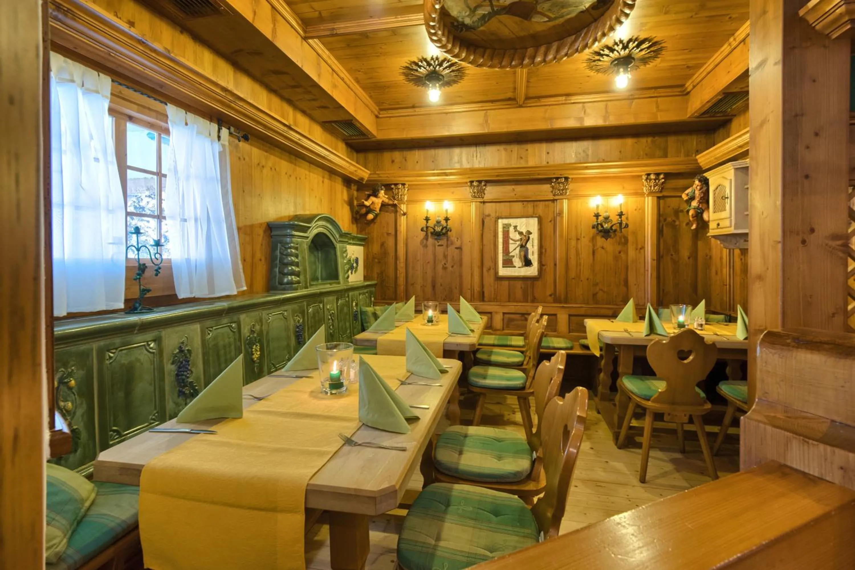 Restaurant/places to eat in Hotel Mythos