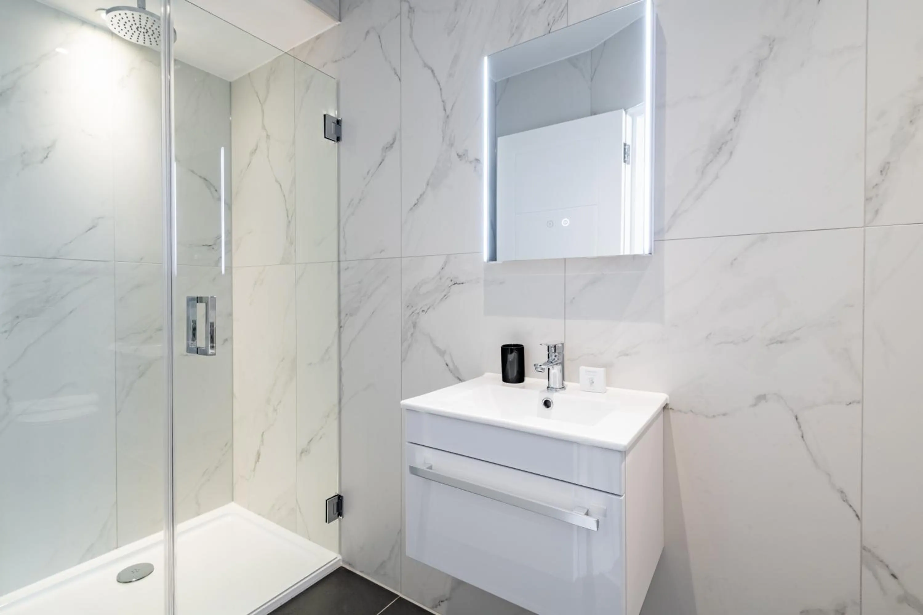 Bathroom in No. 2 Queensberry Place by Stayo