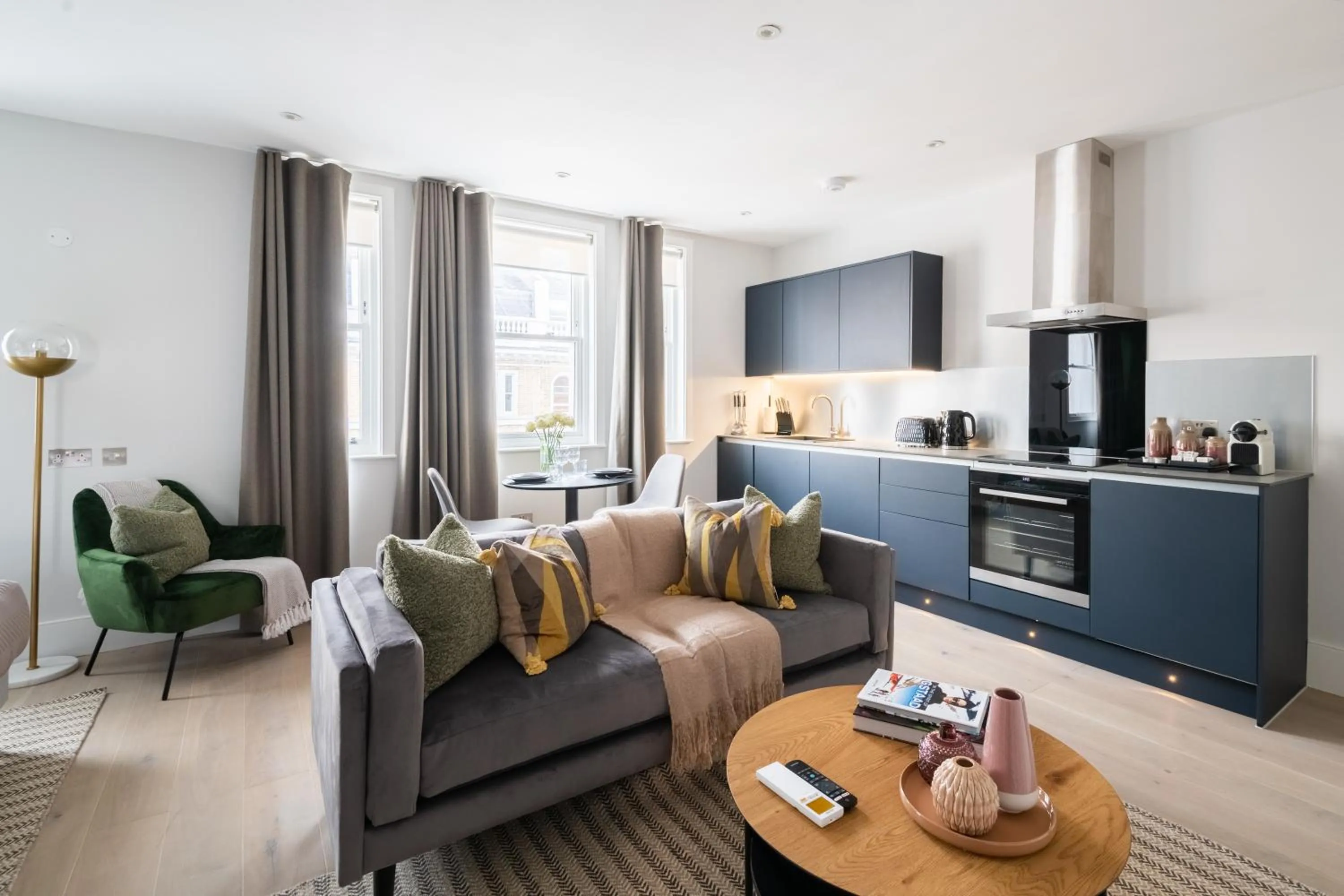 Kitchen or kitchenette in No. 2 Queensberry Place by Stayo