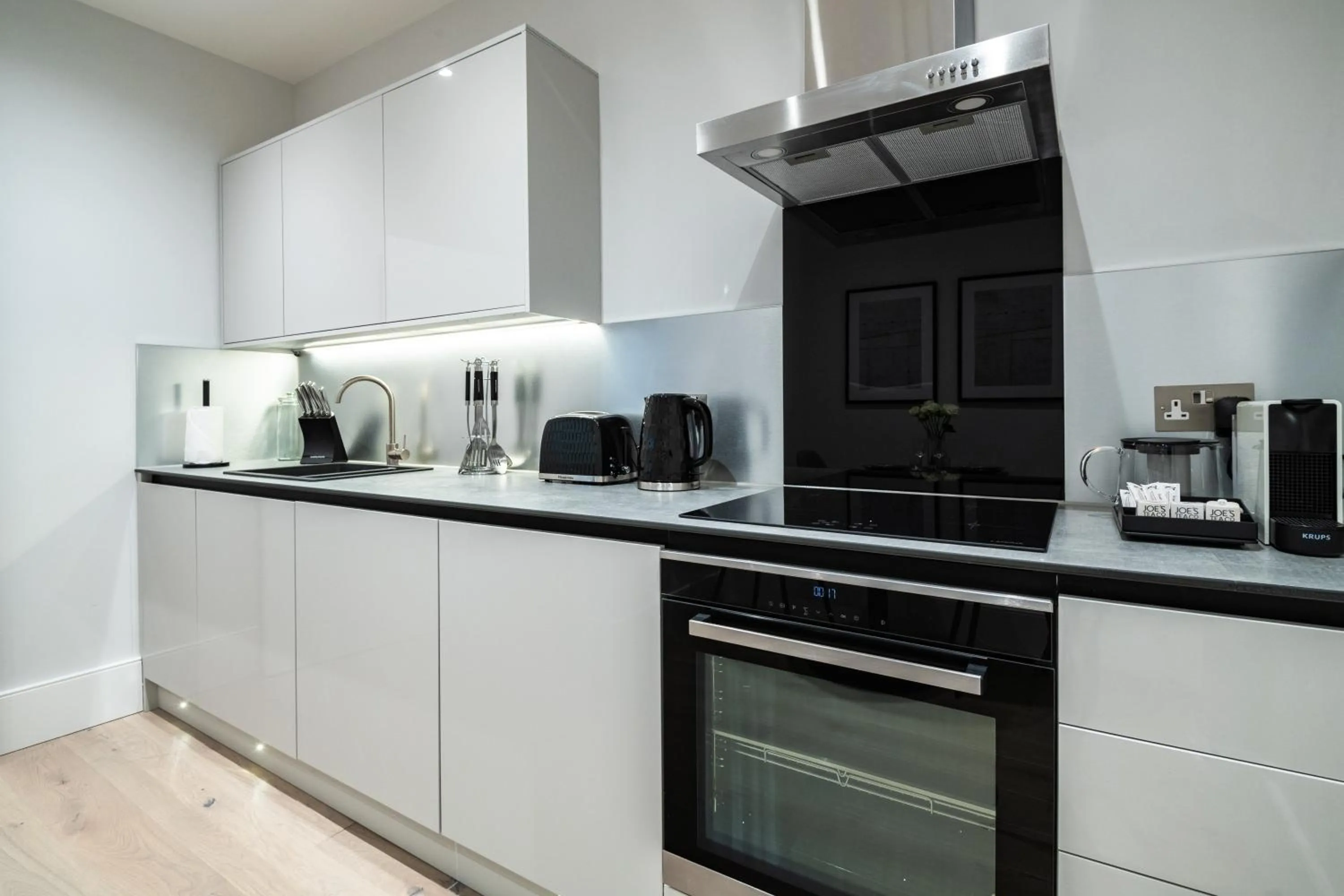 Coffee/tea facilities in No. 2 Queensberry Place by Stayo