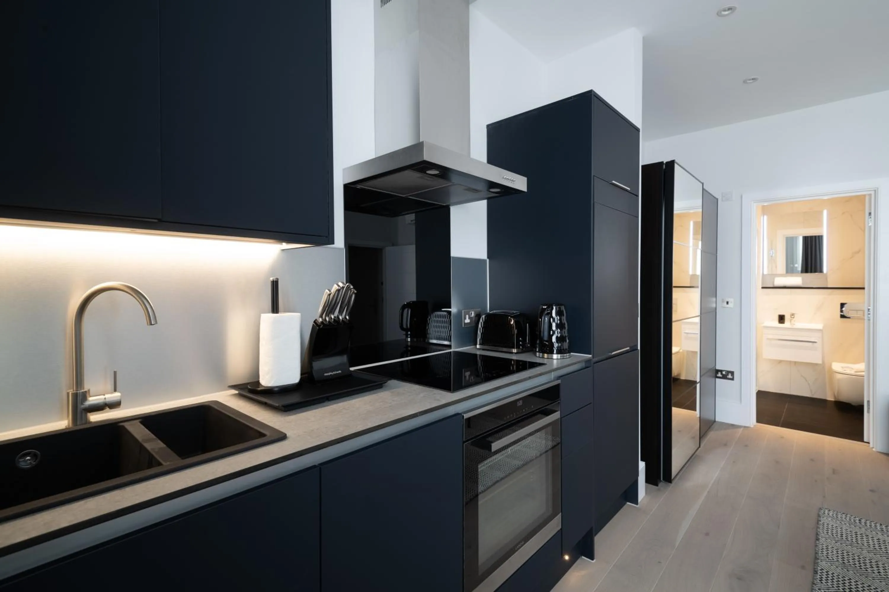Kitchen or kitchenette in No. 2 Queensberry Place by Stayo