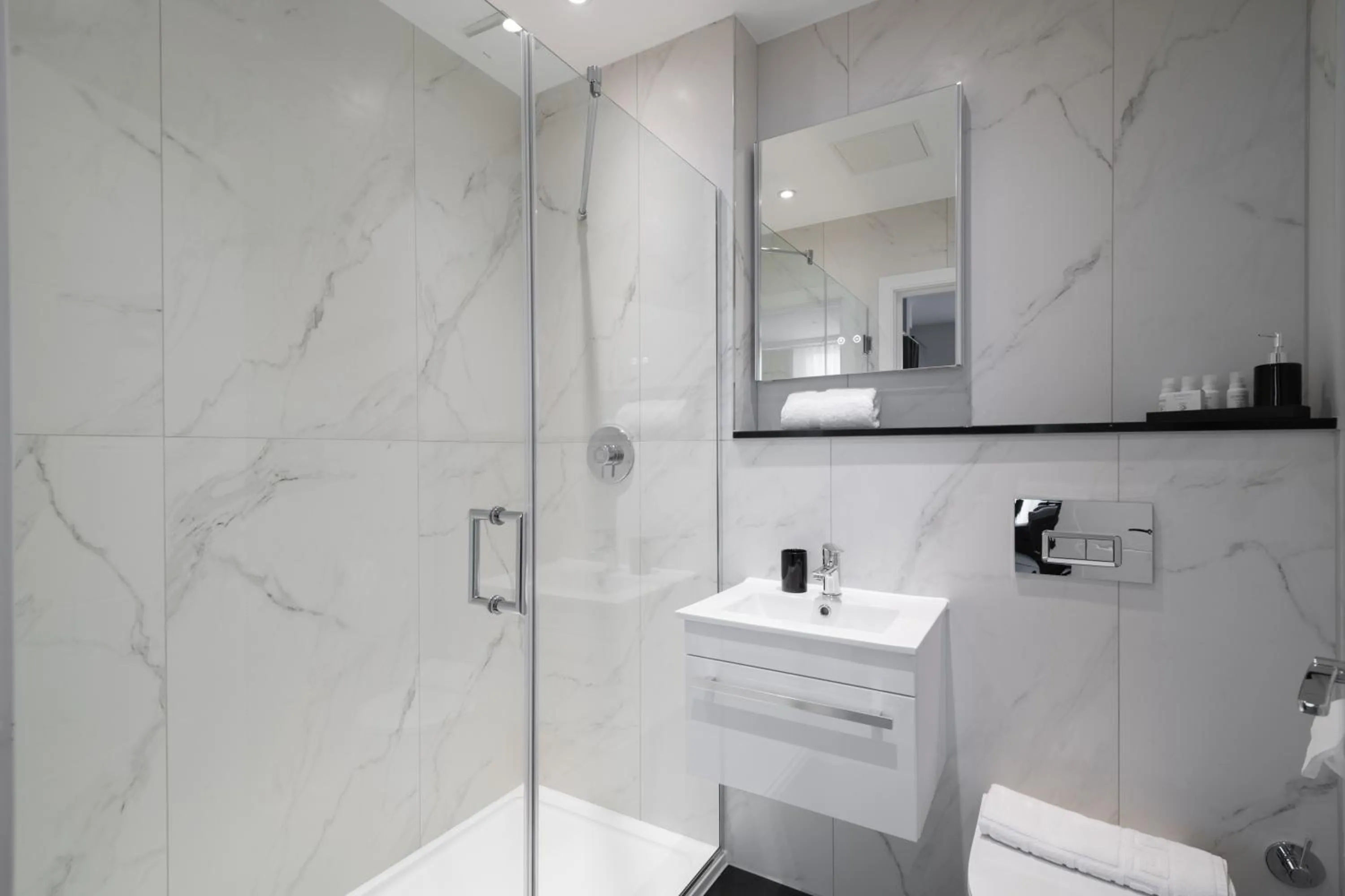 Bathroom in No. 2 Queensberry Place by Stayo