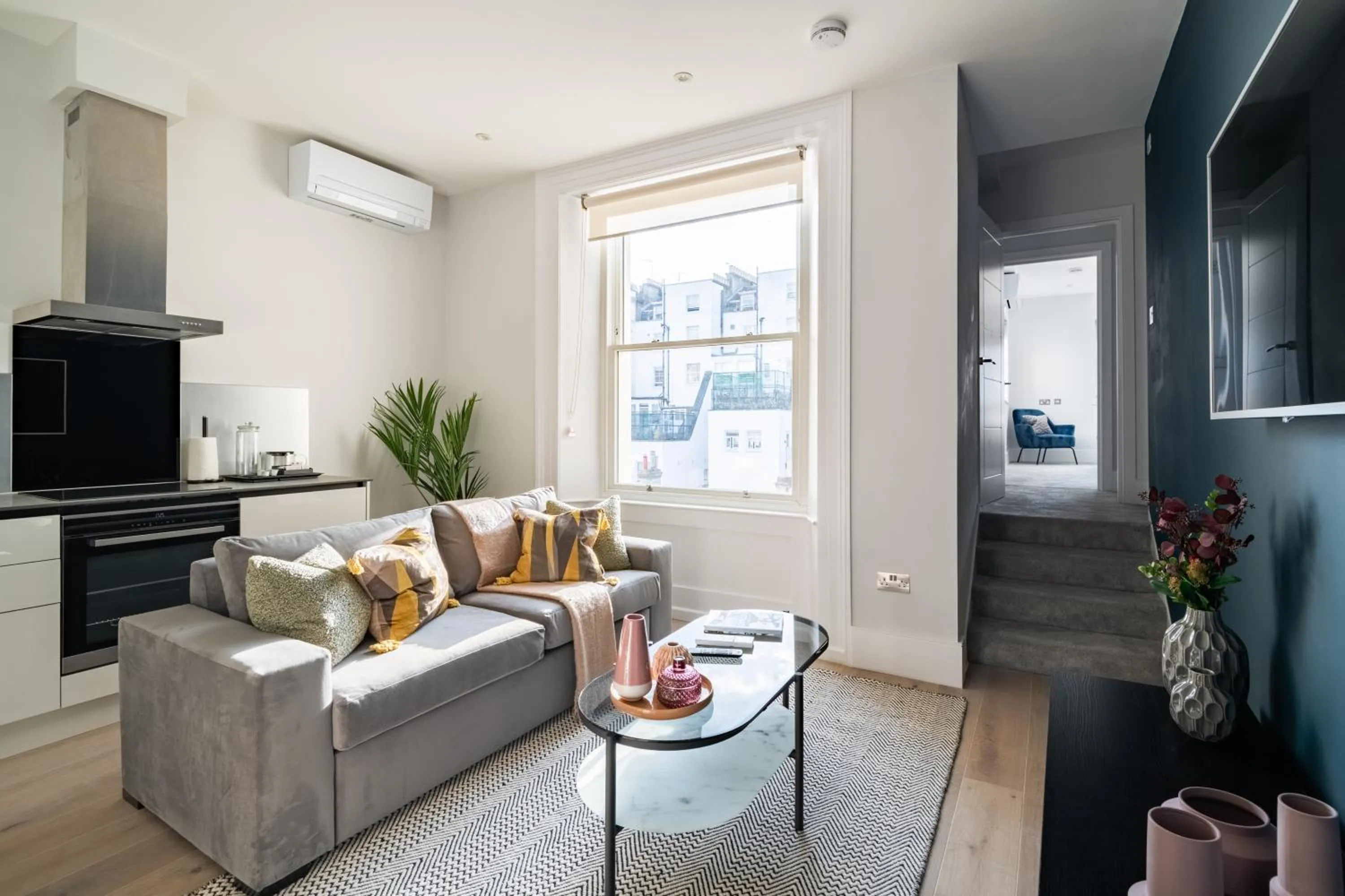 Kitchen or kitchenette in No. 2 Queensberry Place by Stayo