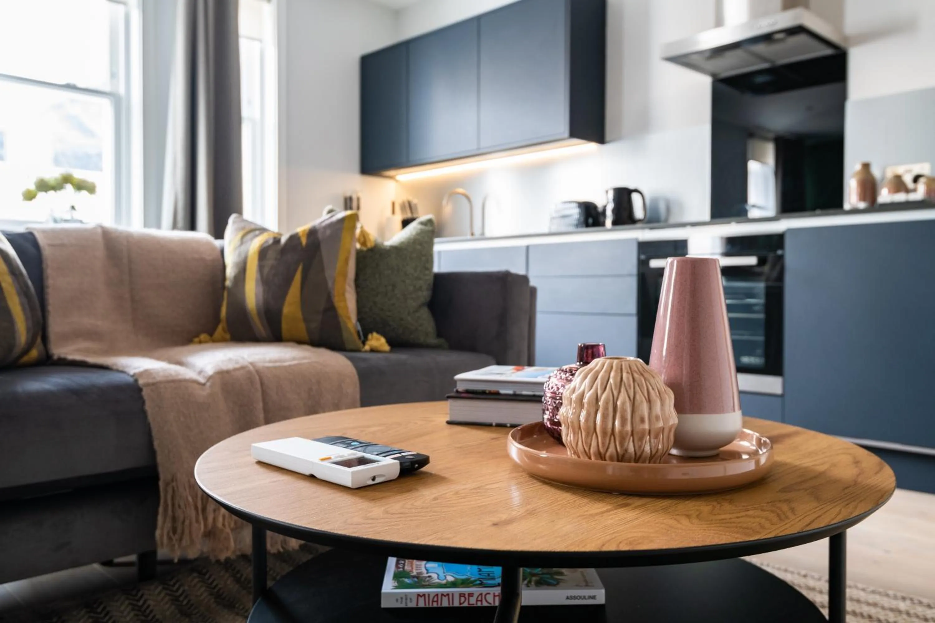 Kitchen or kitchenette in No. 2 Queensberry Place by Stayo