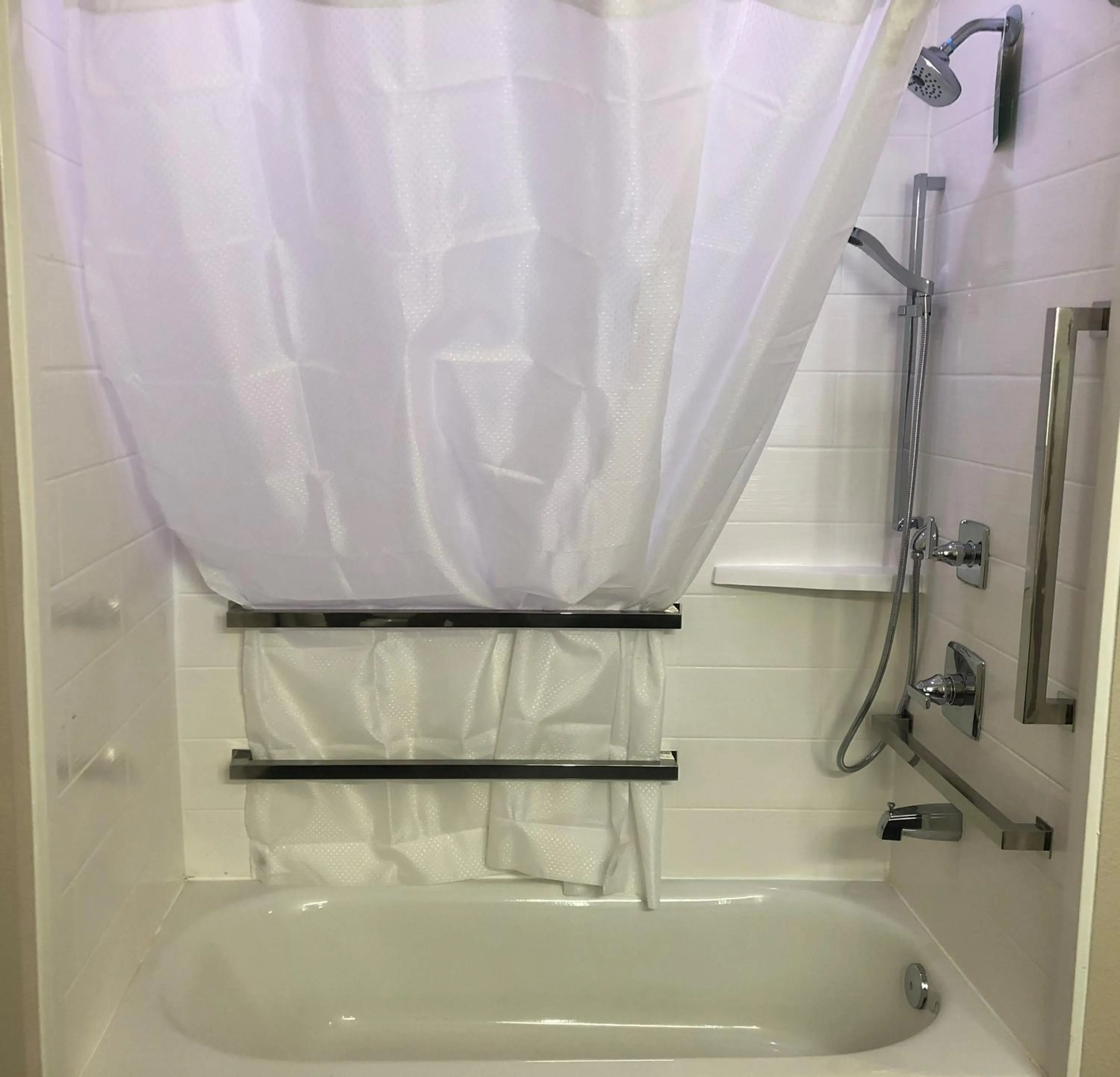 Bath in Wingate by Wyndham Murfreesboro-NEAR MTSU
