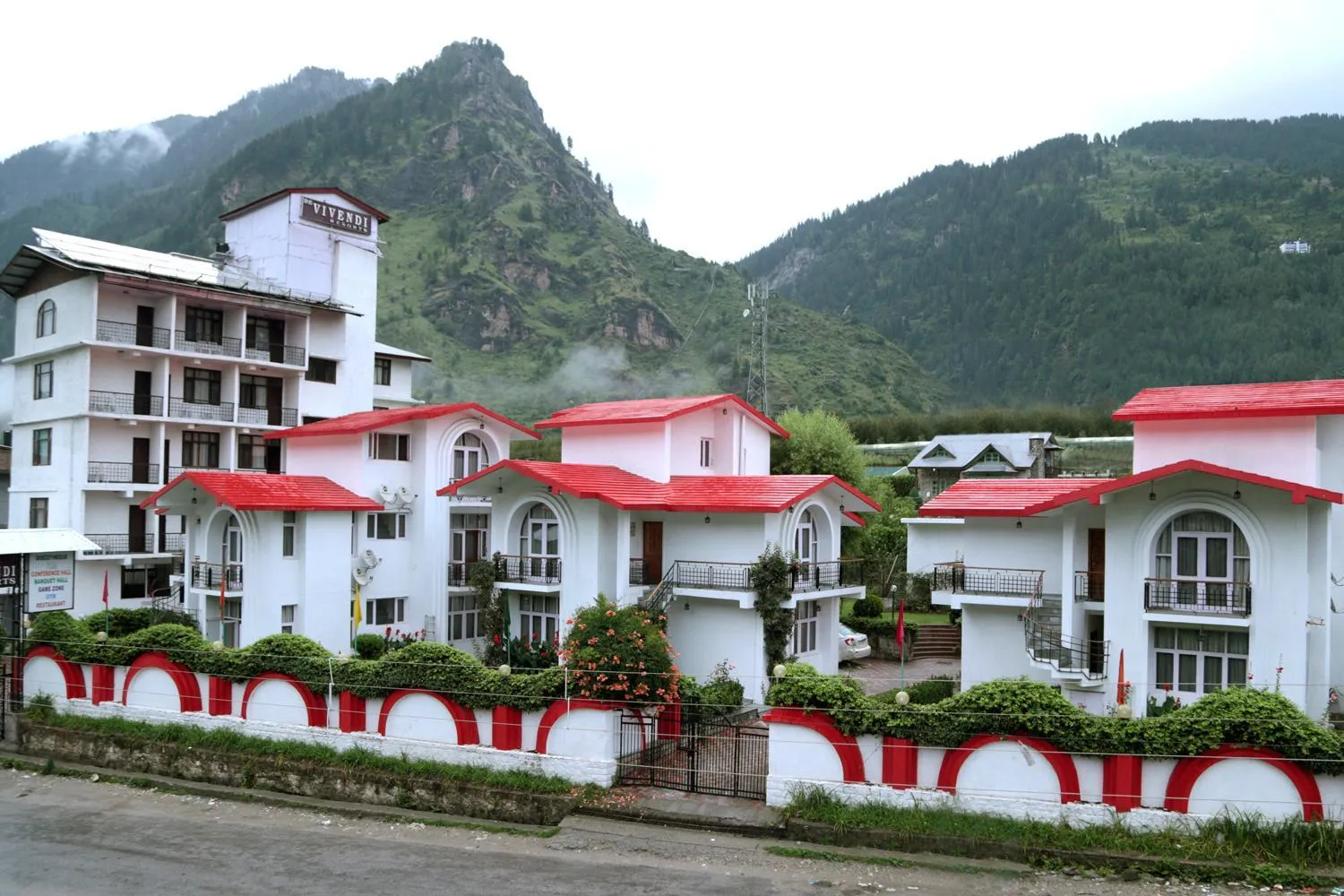 Mountain view in De Vivendi Resorts, Manali with 35000 Sqft Open Lawn