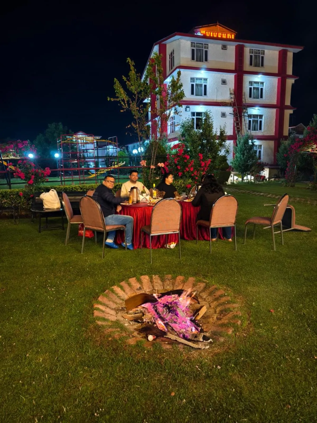 BBQ facilities in De Vivendi Resorts, Manali with 35000 Sqft Open Lawn
