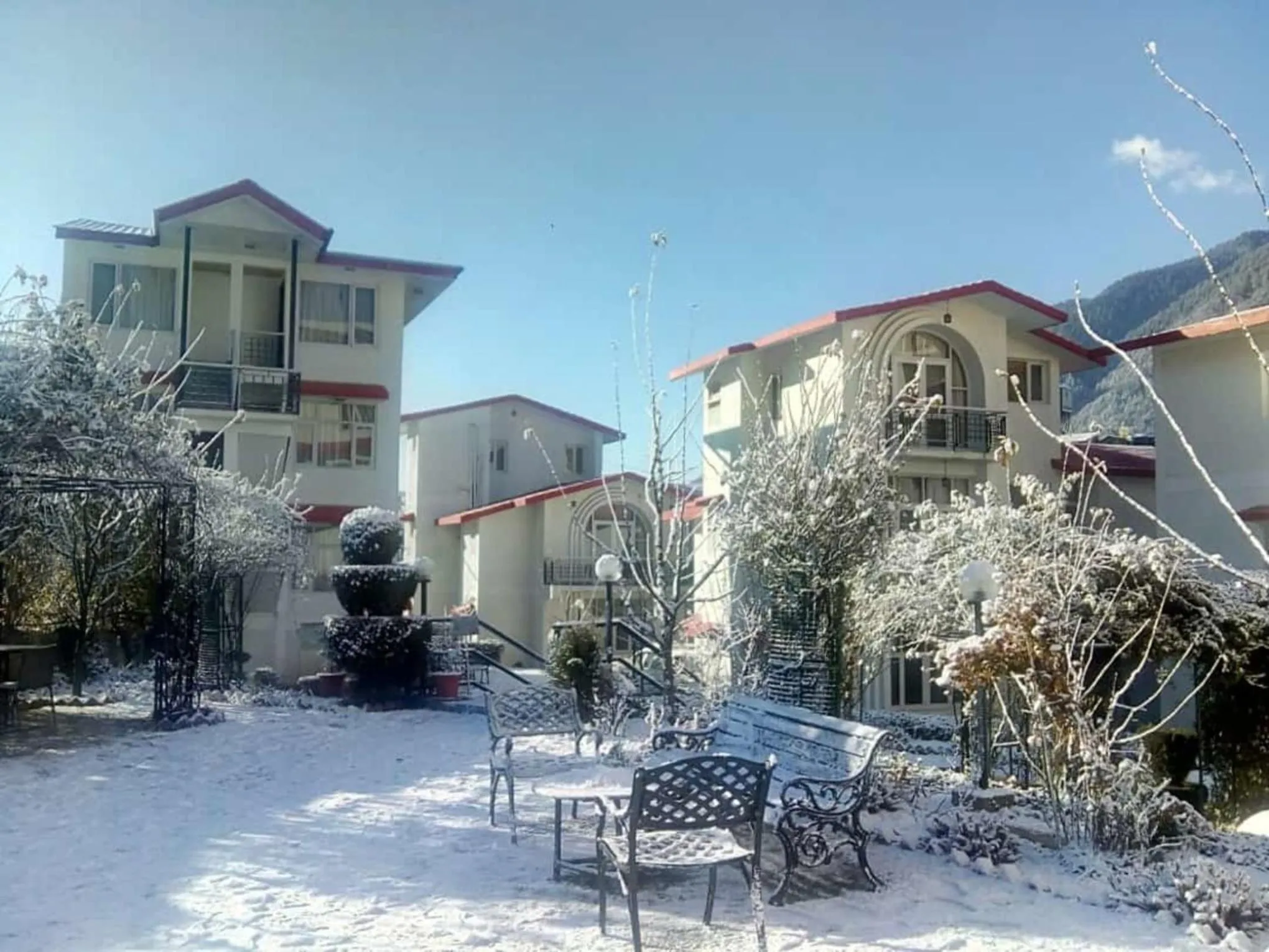 Property building in De Vivendi Resorts, Manali with 35000 Sqft Open Lawn