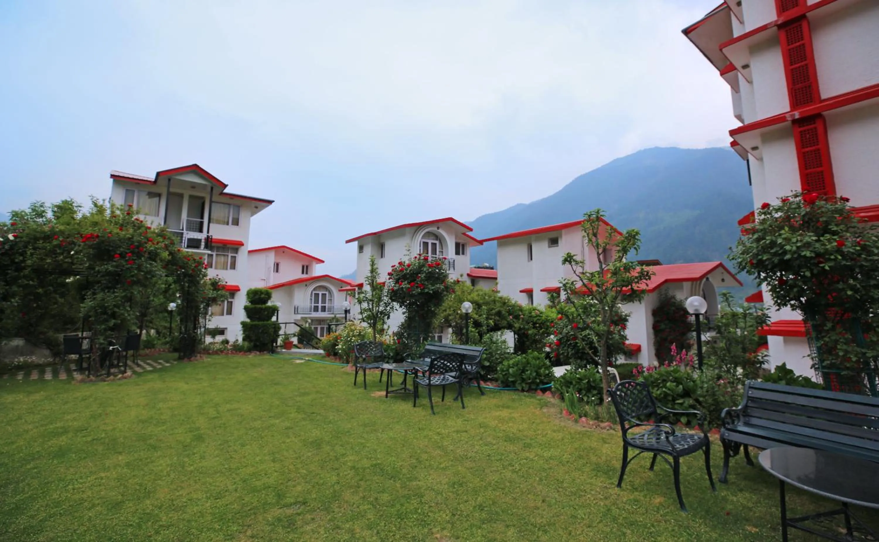 Property building in De Vivendi Resorts, Manali with 35000 Sqft Open Lawn