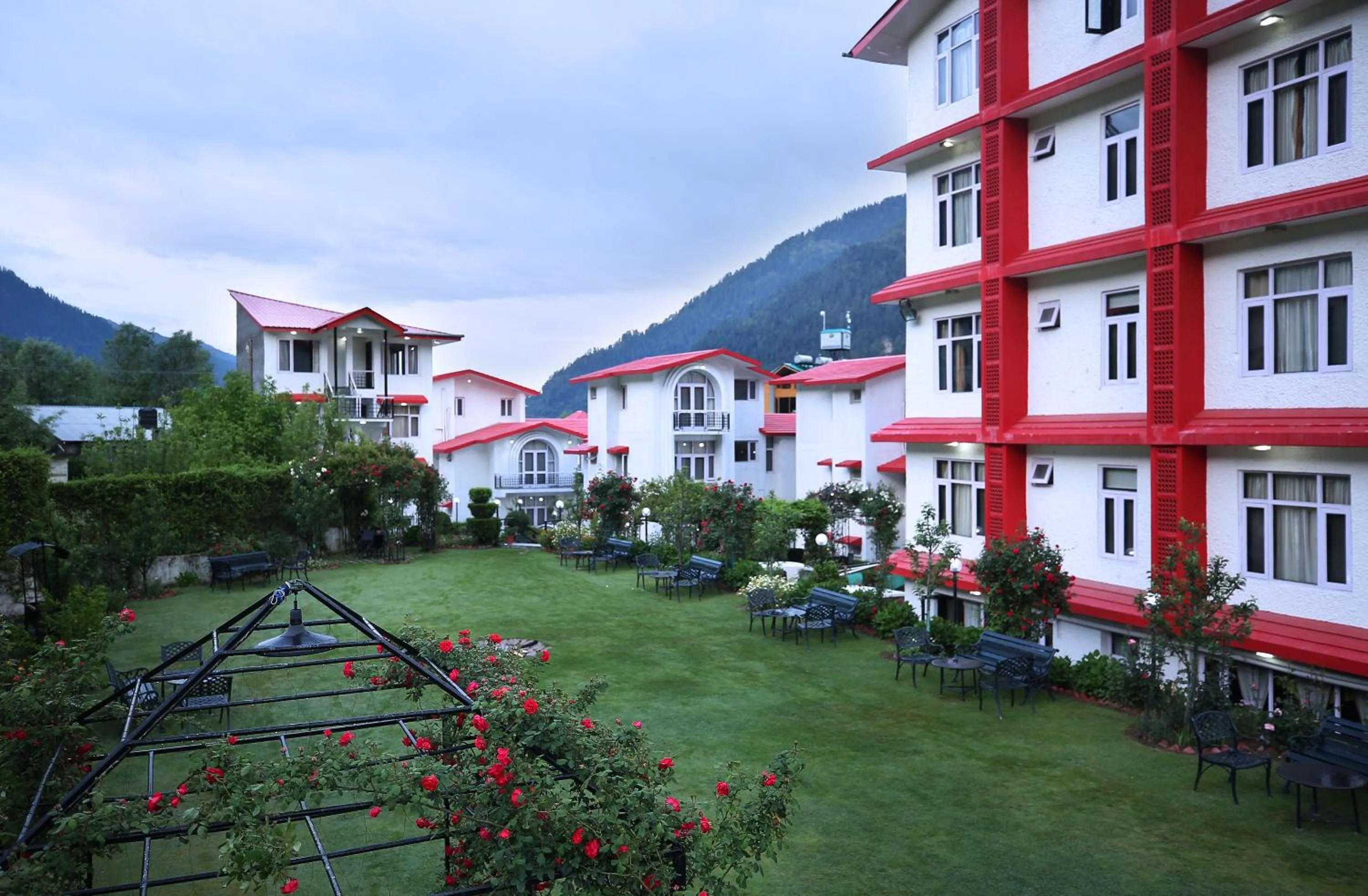 Property building in De Vivendi Resorts, Manali with 35000 Sqft Open Lawn