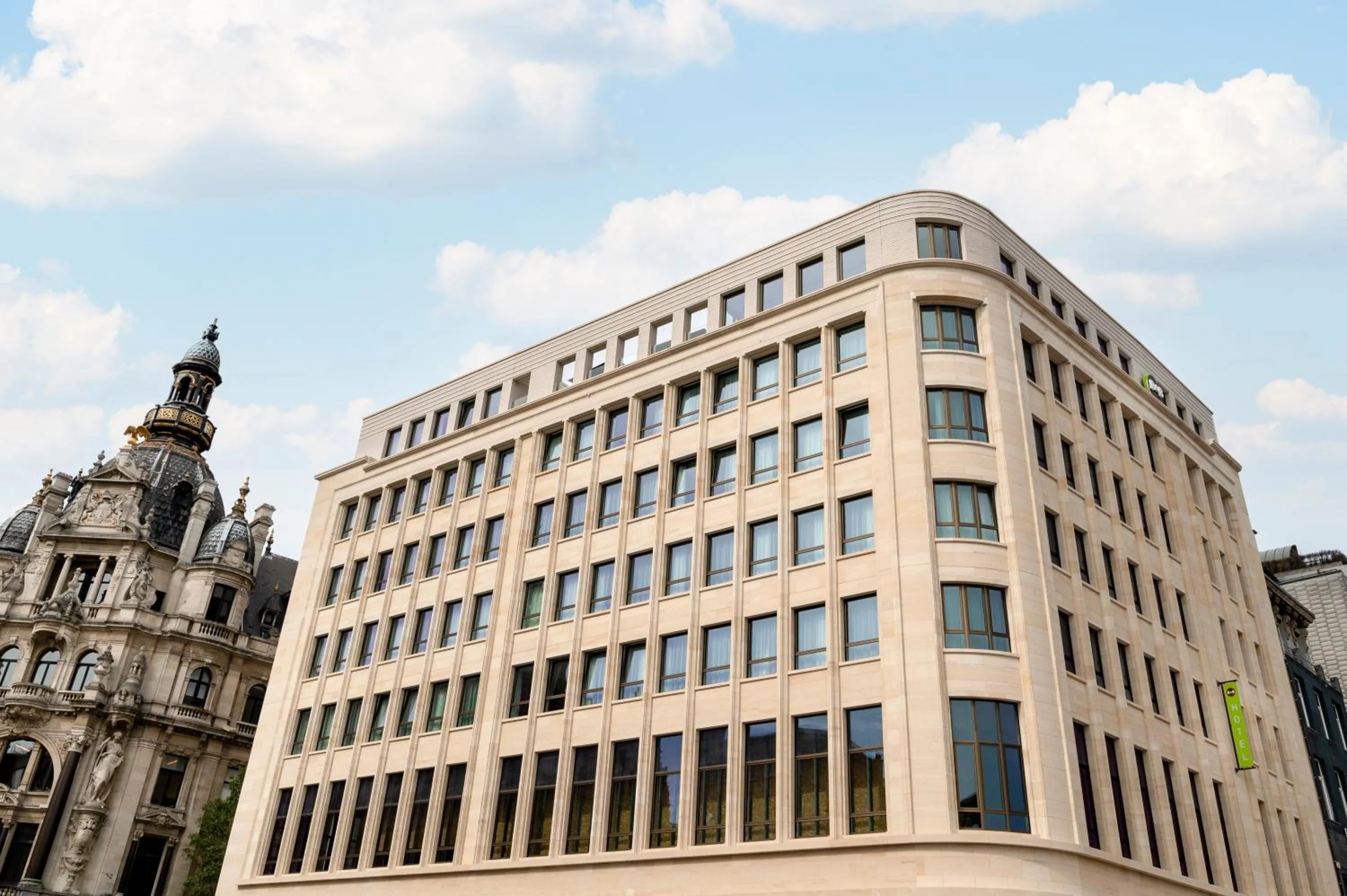 Facade/entrance in B&B HOTEL Antwerpen Centrum